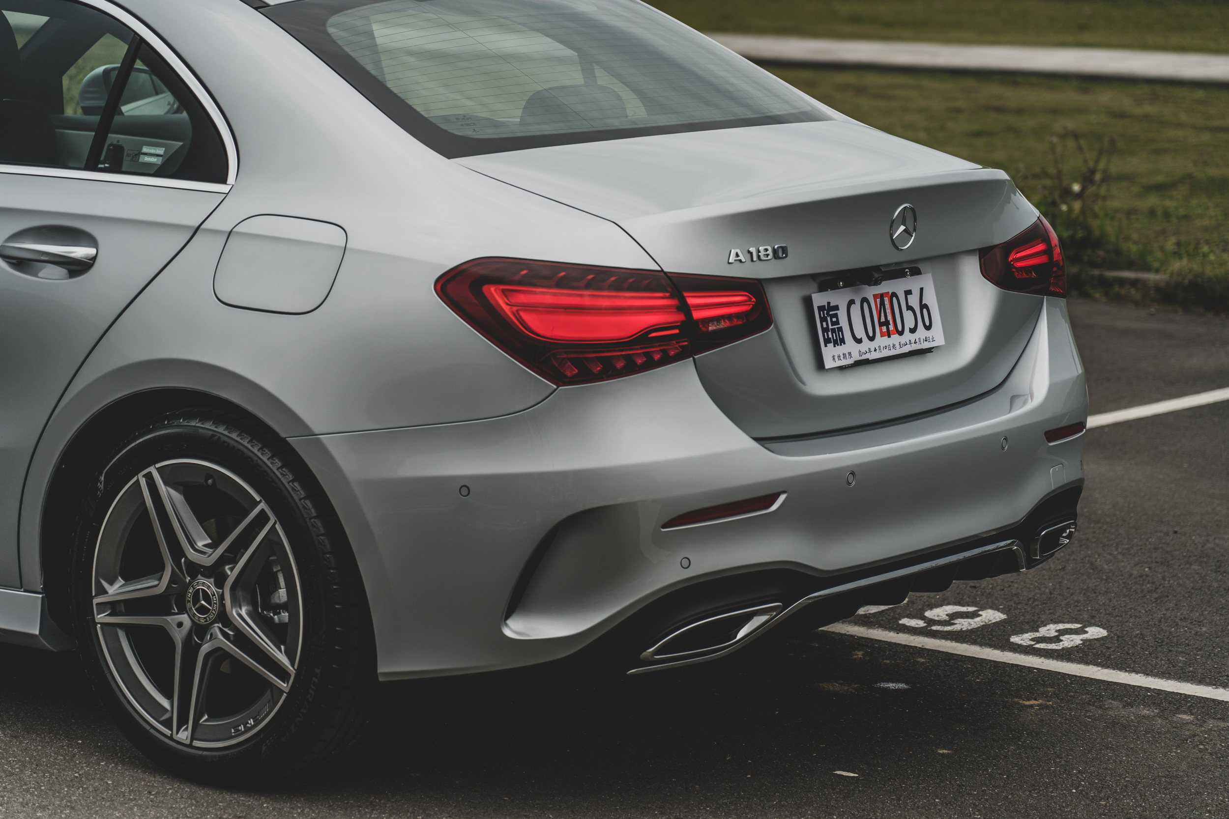 A-Sedan 車尾設計顯然係以三廂式的房車設計來呈現。