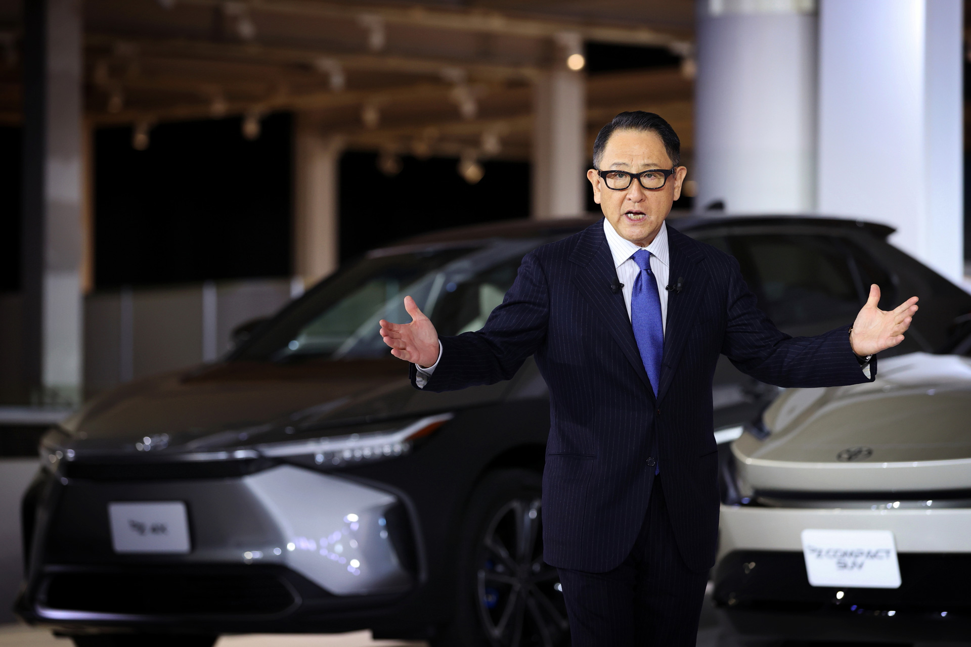 oyota 社長 – 豐田章男表示，車型投入的模式和時機會根據各國的能源政策和產業政策來決定，依據各個國家或地區的需求，Toyota 將提供實現碳中和的「全產品線」選擇。