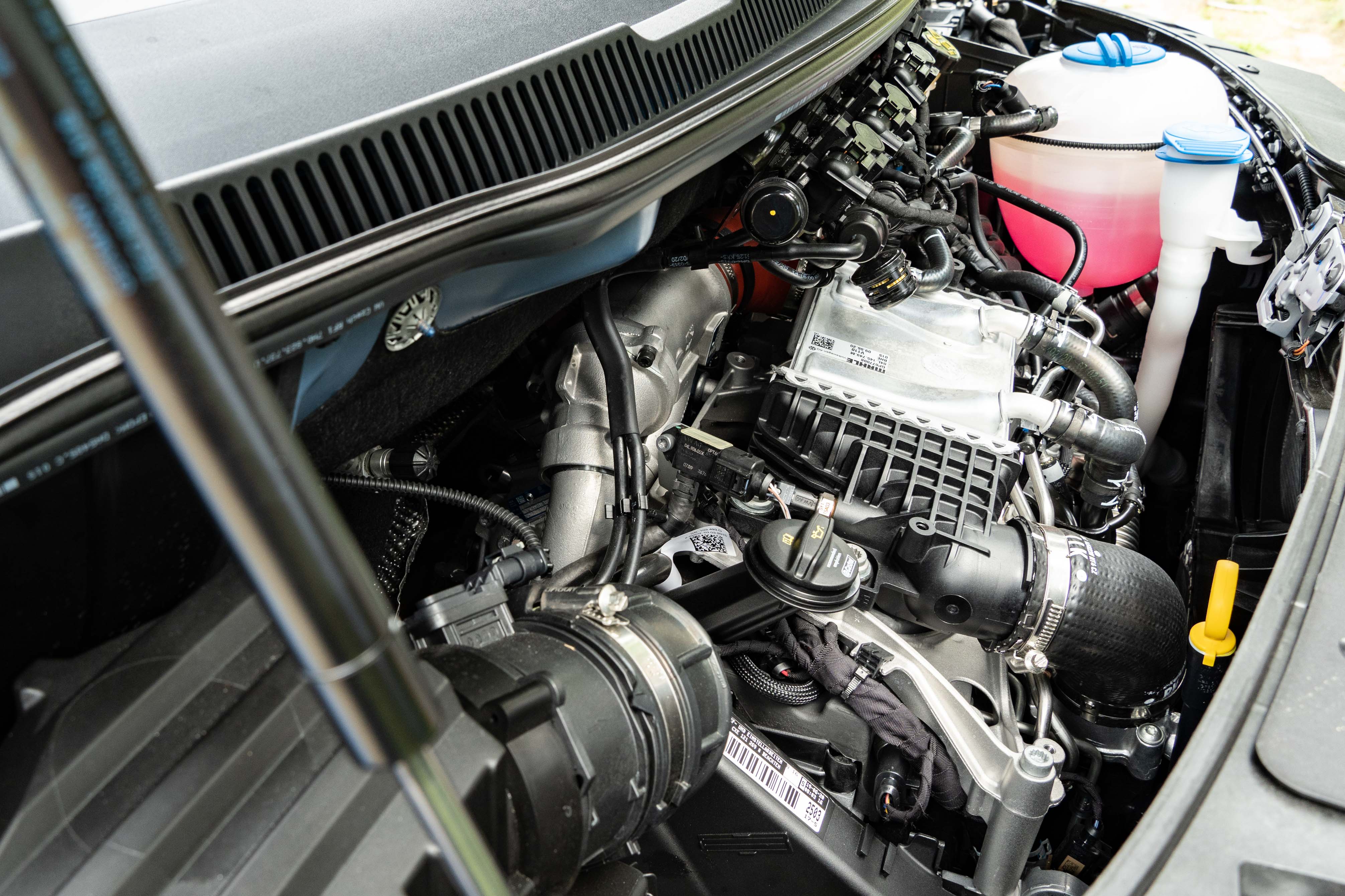 Caravelle 199 L 與 Caravelle 199 L 4Motion 搭載 2.0 升 TDI 雙渦輪增壓柴油引擎。