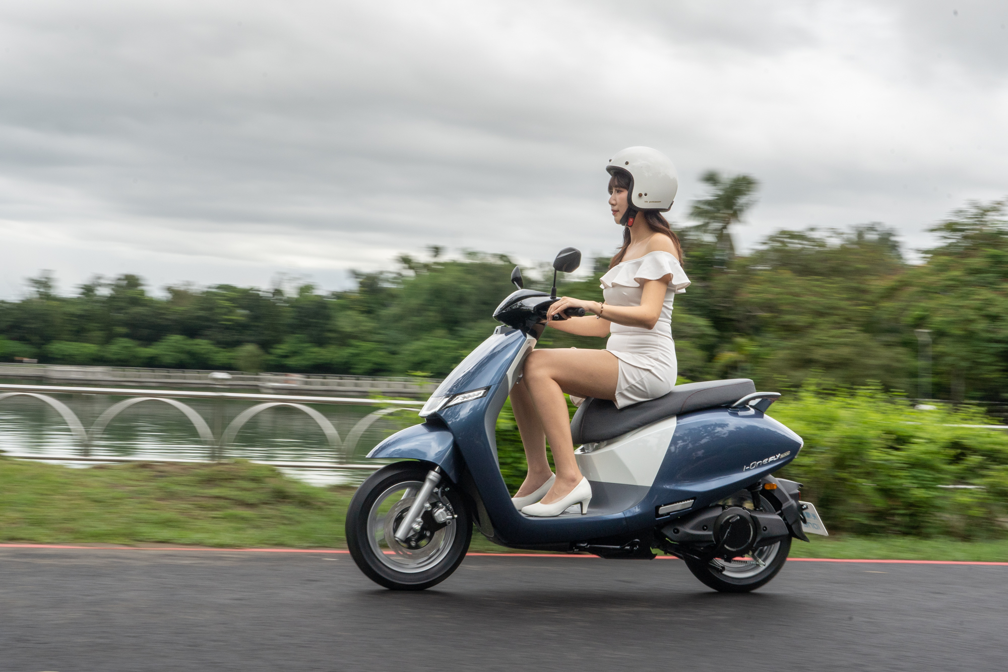 i-One Fly Techno 擁有 140km 續航表現與可充可換的雙重能源補充方式。