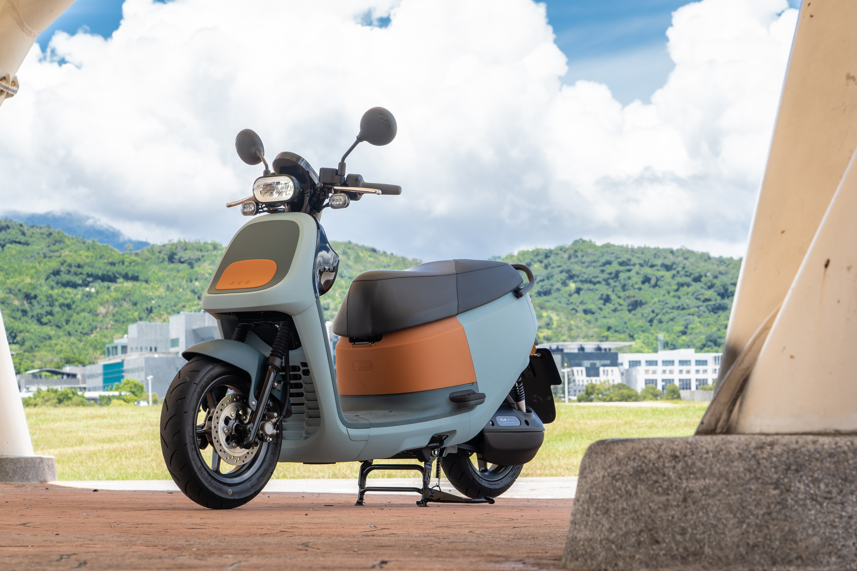 試駕車型為 VIVA XL Belt 版本,售價為新台幣 77,980 元。