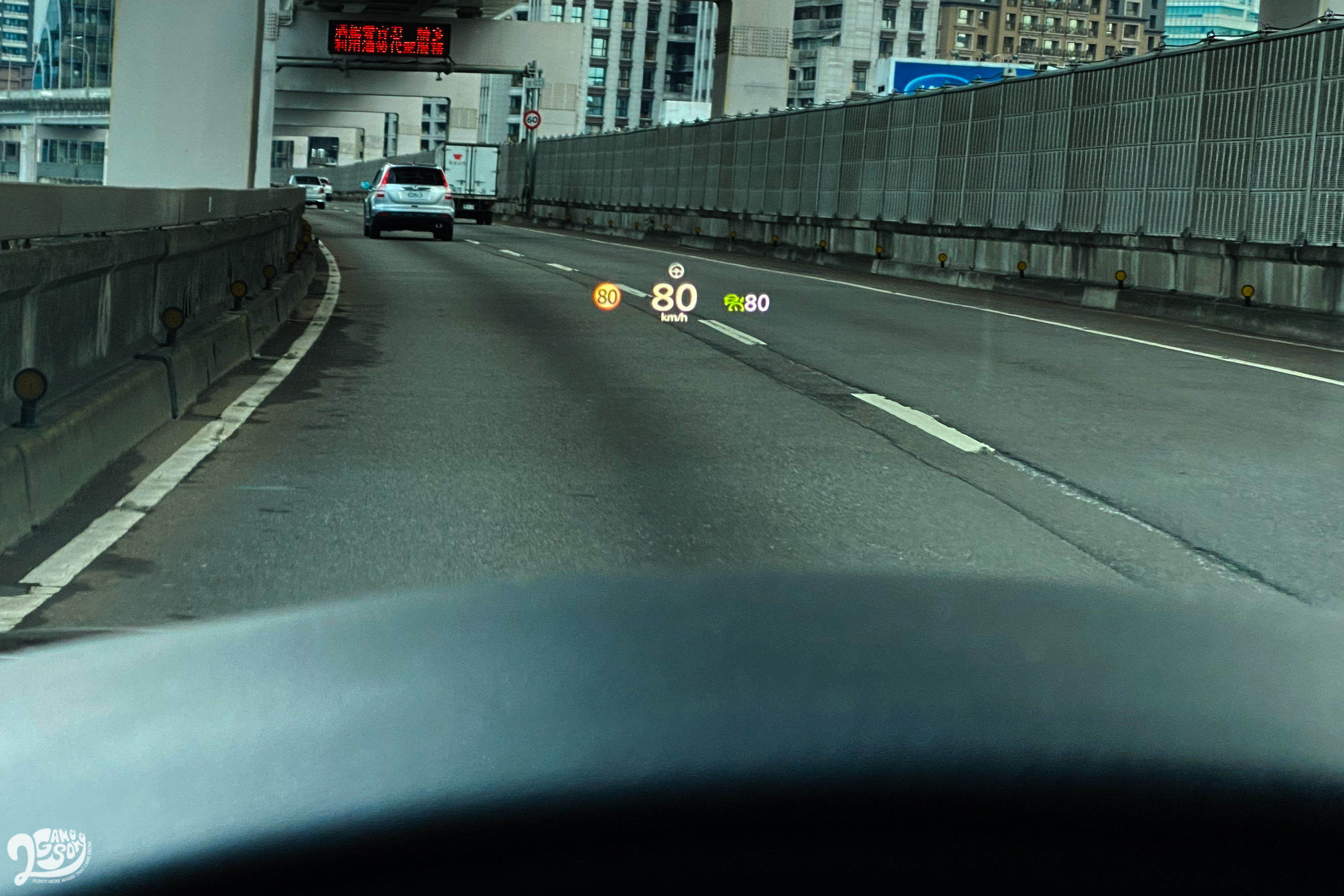 抬頭顯示器為旗艦進化型配備。