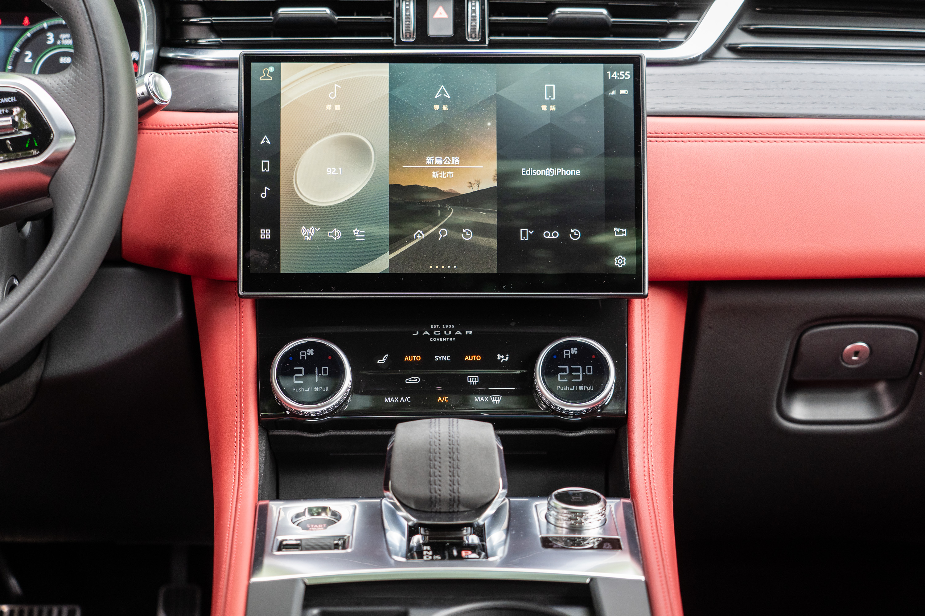 中控台的 11.4 吋的 Pivi Pro 多媒體觸控式顯示幕。