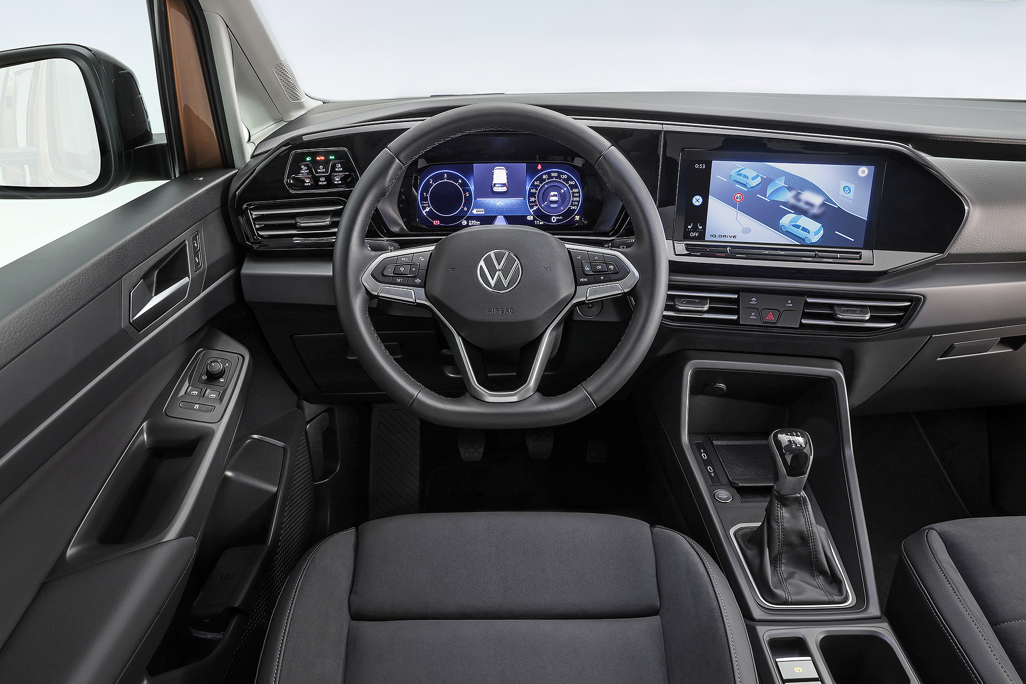 新一代 Caddy 可選配數位儀表，並搭配最高 10 吋的中控台觸控螢幕以及電子手煞車。