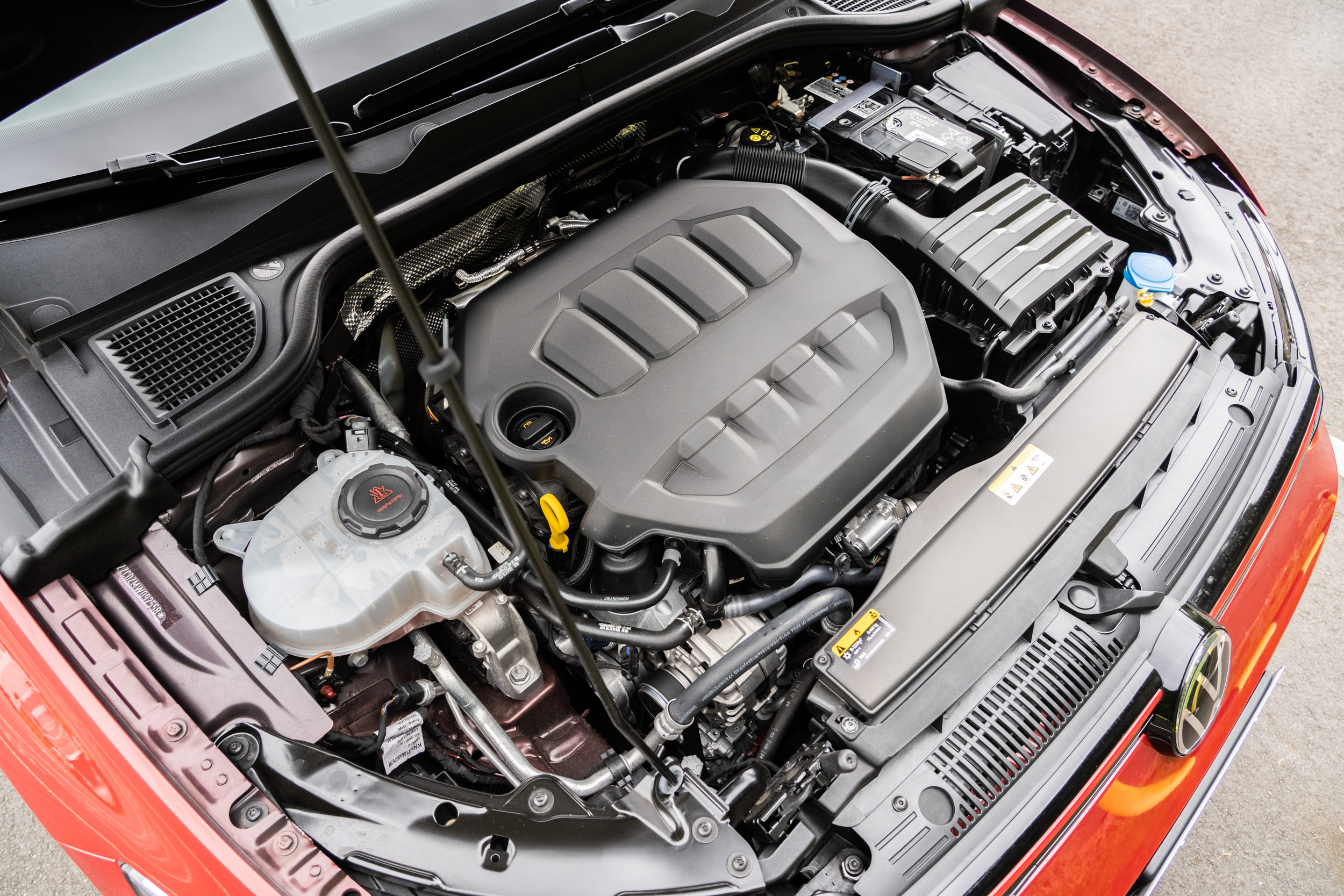 沿用代號 EA888 此具 2.0 升渦輪增壓缸內直噴直列四缸汽油引擎,具備 245hp/5000-6500rpm 最大馬力與 37.8kgm/1600-4300rpm 最大扭力輸出。