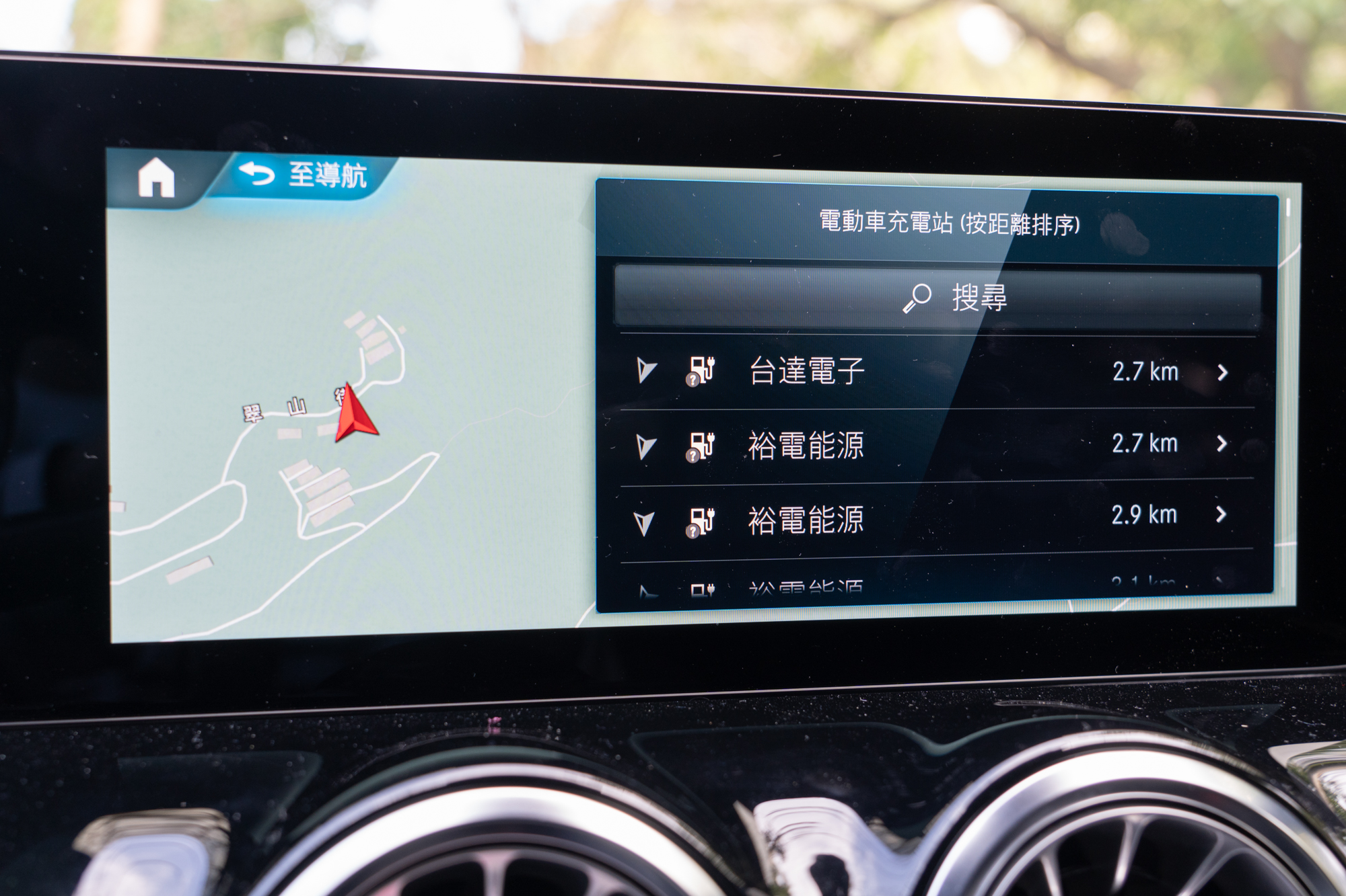 導航也整合充電相關資訊。