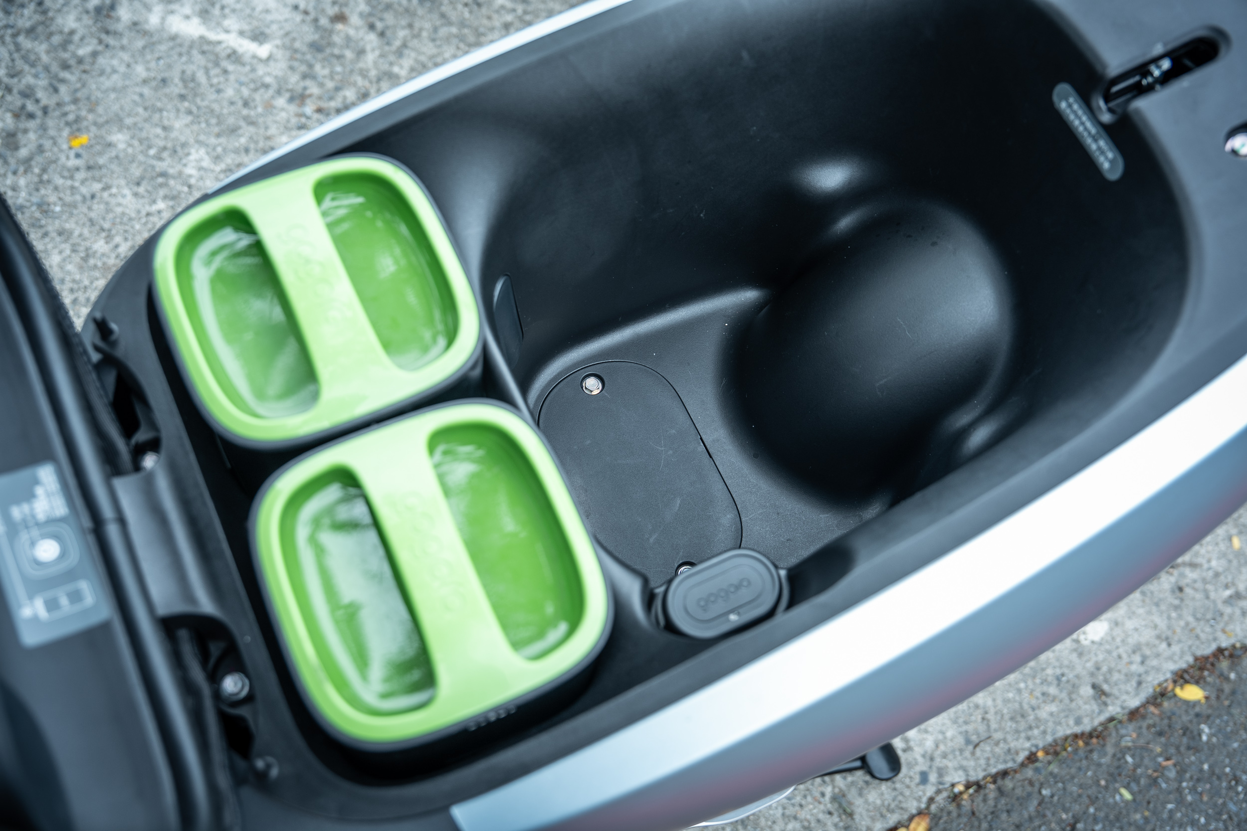 座墊下的車廂置物空間為22L。