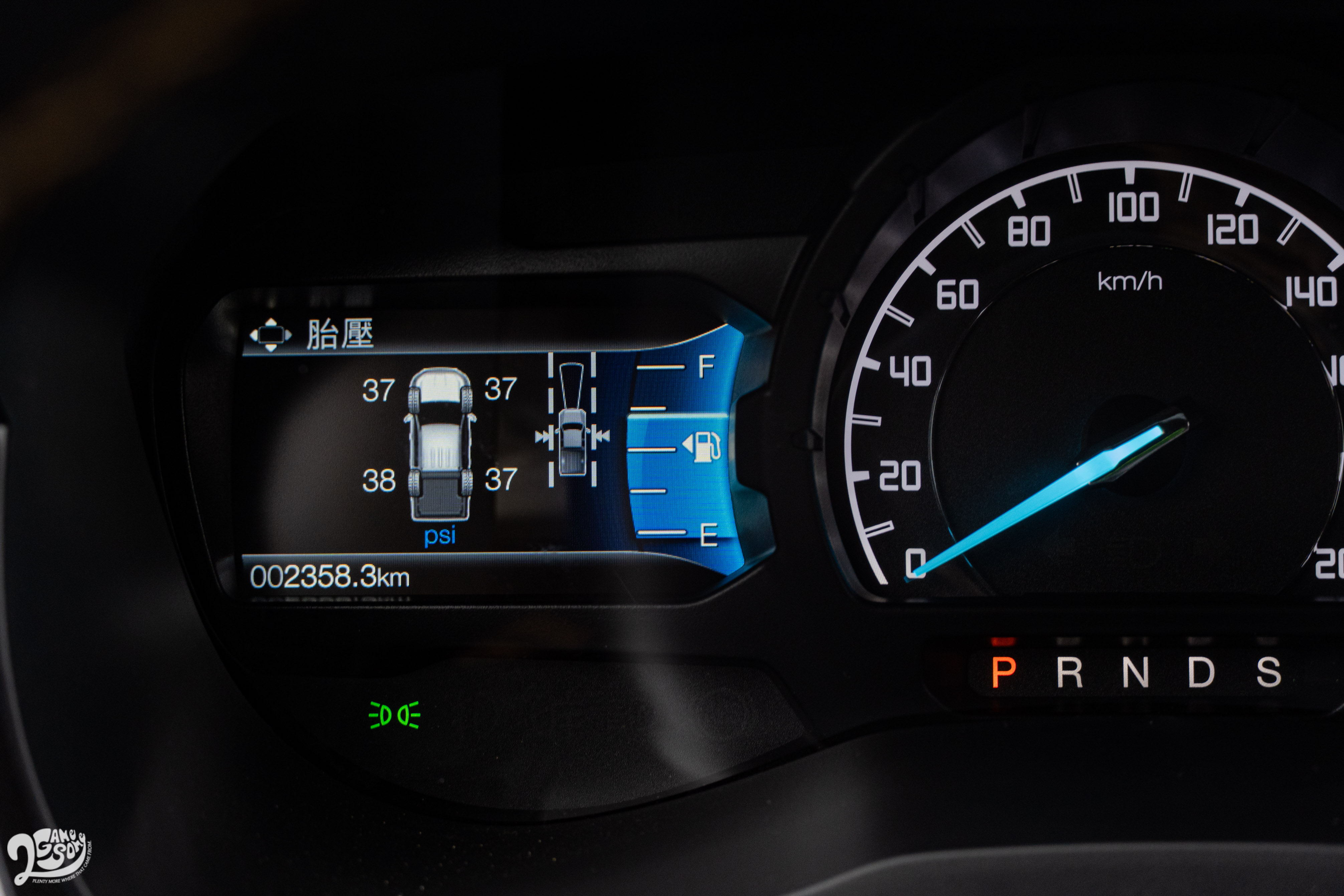 配備胎壓偵測系統。