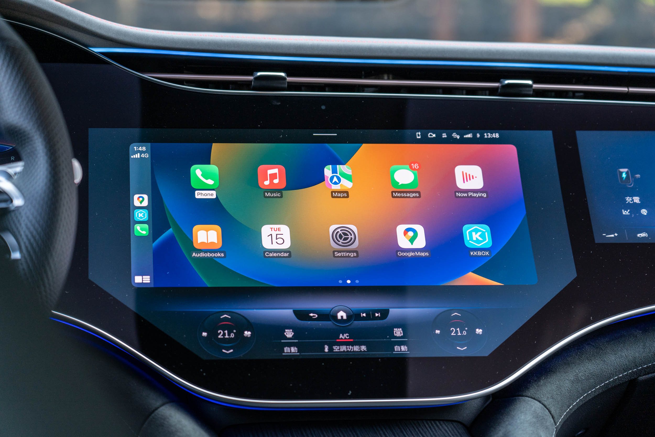 數位儀錶為 12.3 吋配置,因應駕駛模式不同可供應多種 UI 介面選擇,這也是數位儀錶的優勢。