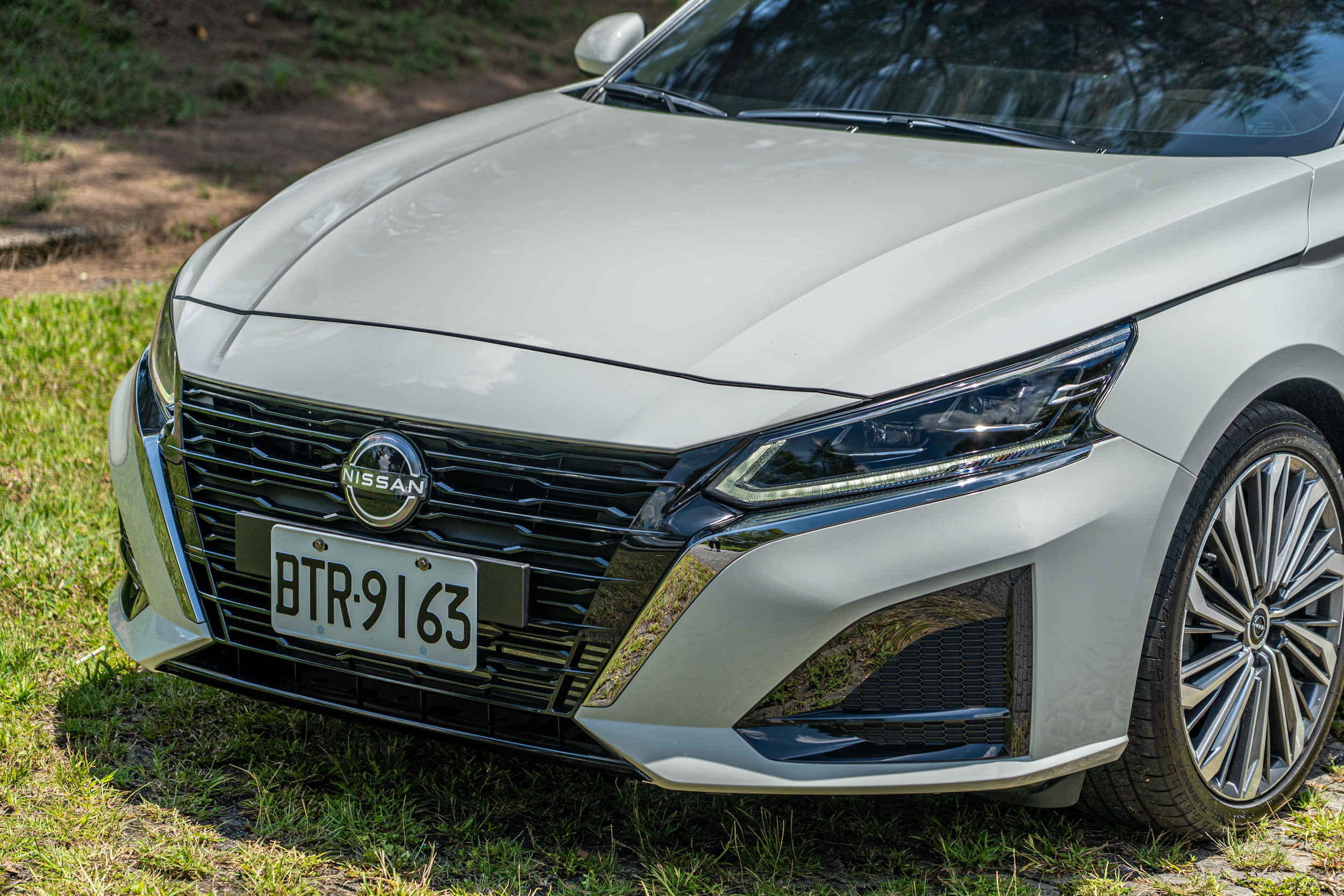 車頭為本次 Altima 小改款進程中,在造型上變更幅度最大的地方。