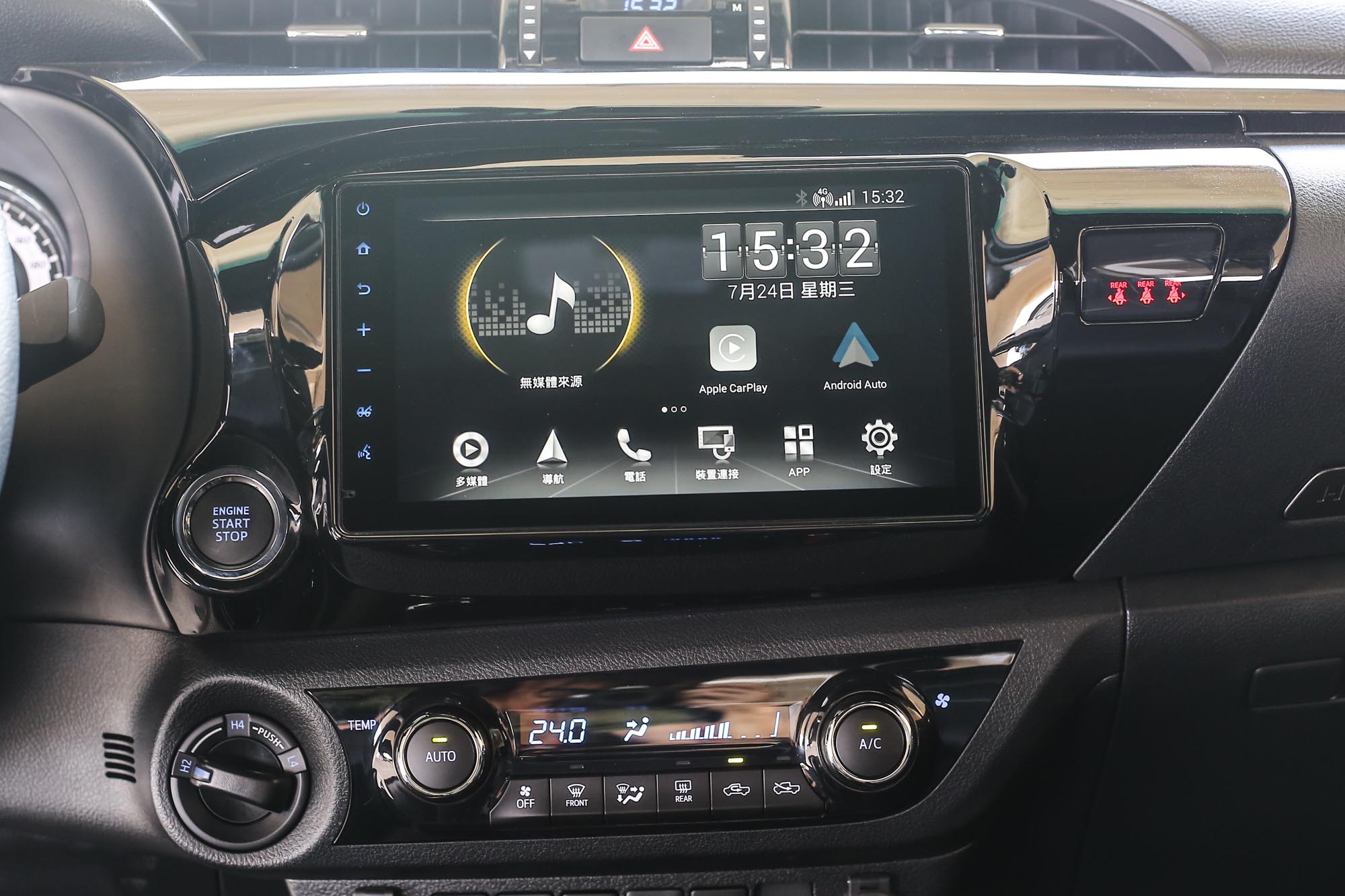 新世代 Toyota Drive+ Connect 智聯車載系統列為標配，整合Wi-Fi/4G聯網/一鍵救援/24H愛車守護/Drive+ APP服務/智慧導航等多樣功能。