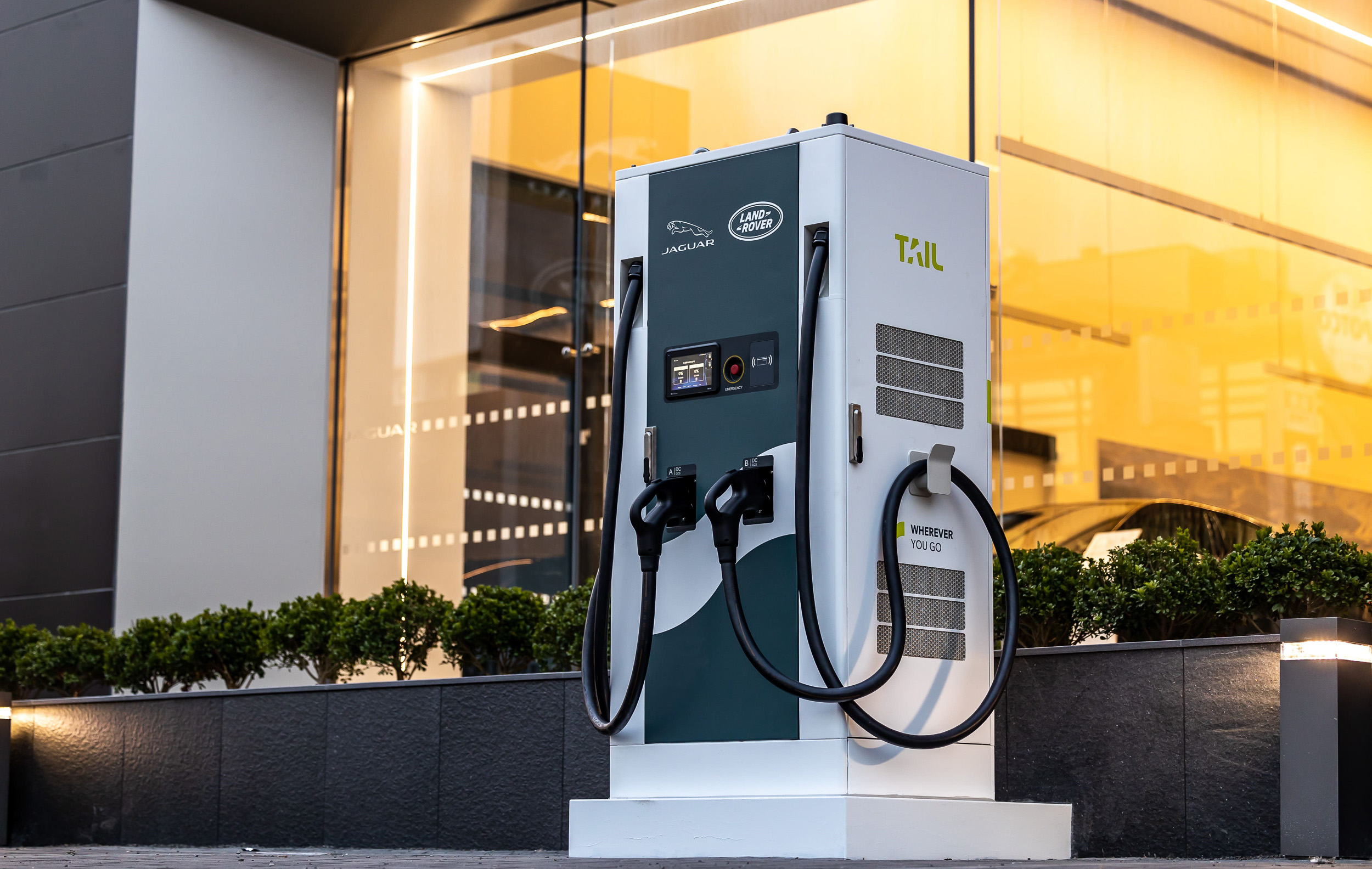 隨著 I-PACE 年式更新,Jaguar Land Rover 也宣布與民營充電企業合作,進行充電設施再升級、以及全國充電網絡的完整建置。