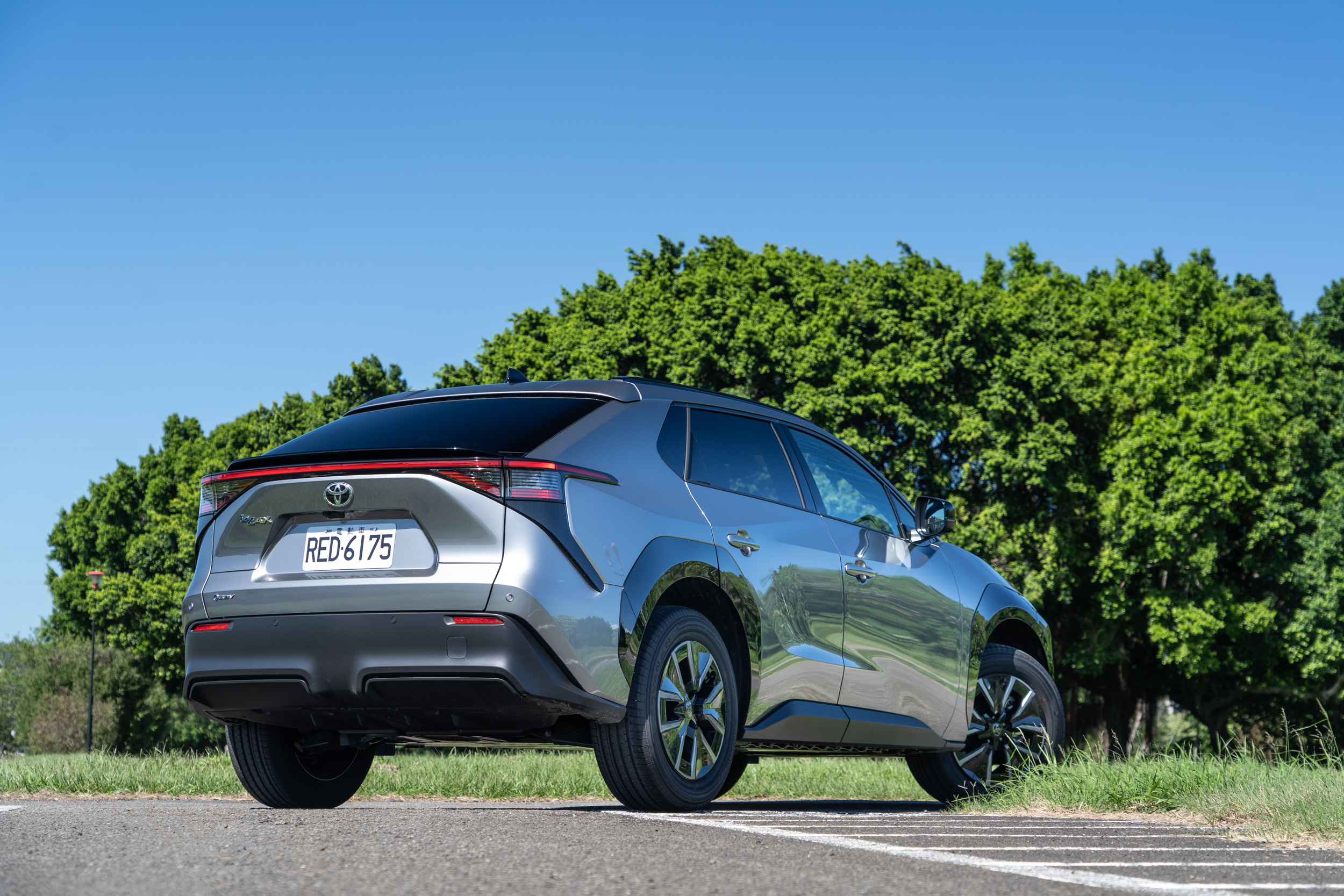 試駕車型為中期改款後的Toyota bZ4X，單一車型售價128萬元起。