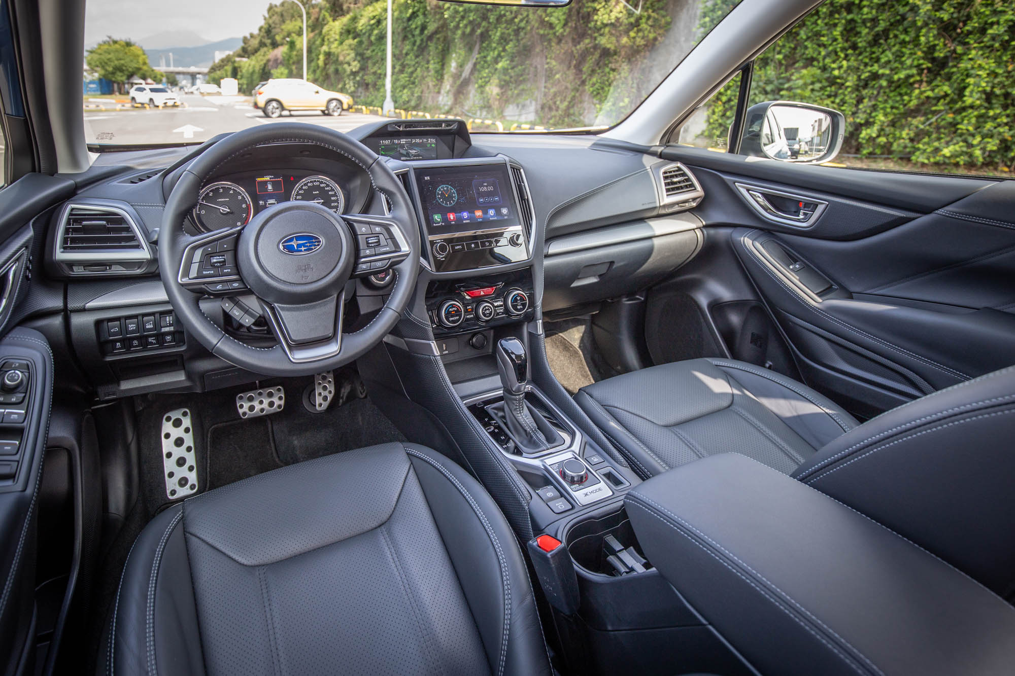 方正對稱的中控台佈局為 Forester 車系多年來特色。