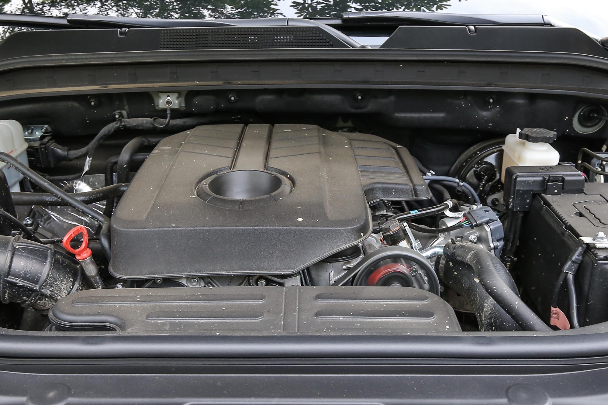 Rexton 搭載 2.2 升直列四缸柴油引擎，具備 181ps/4000rpm最大馬力與 42.8kgm/1600~2600rpm 最大扭力輸出。