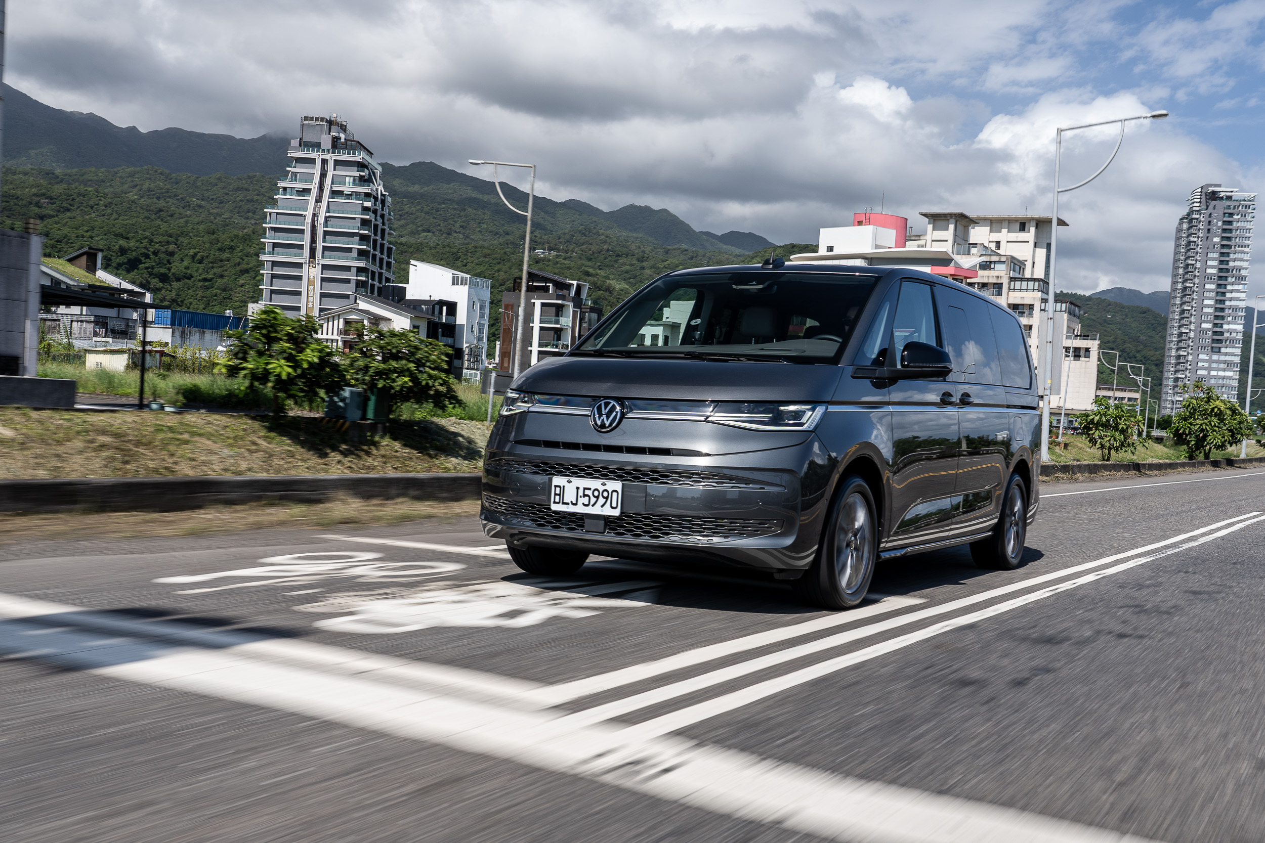 204 匹 / 32.6 公斤米的峰值輸出,要拖動超過兩噸的車身簡直輕鬆寫意。