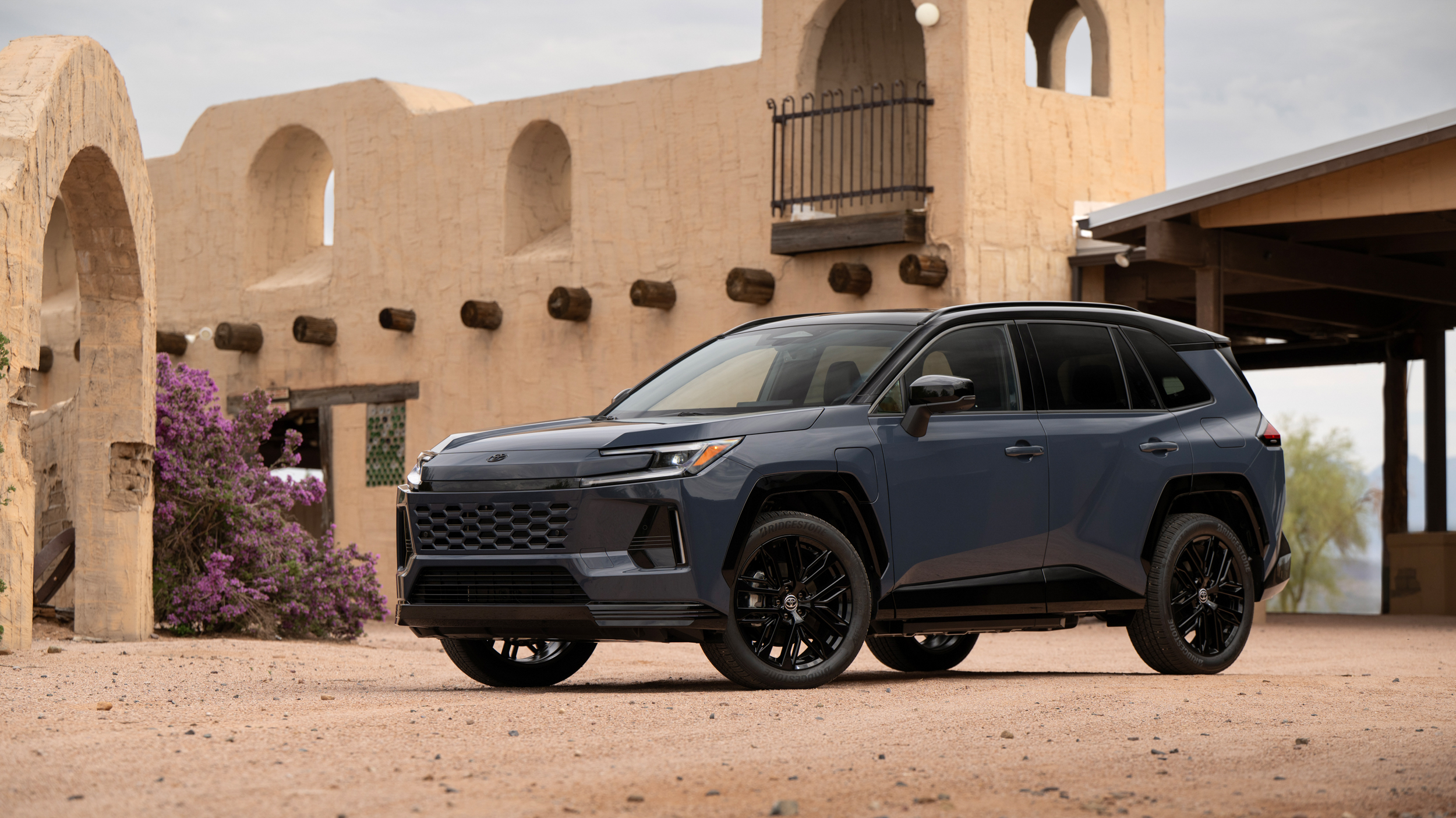 遠低市場預期，Toyota 新世代 RAV4 104 萬起展開接單作業！