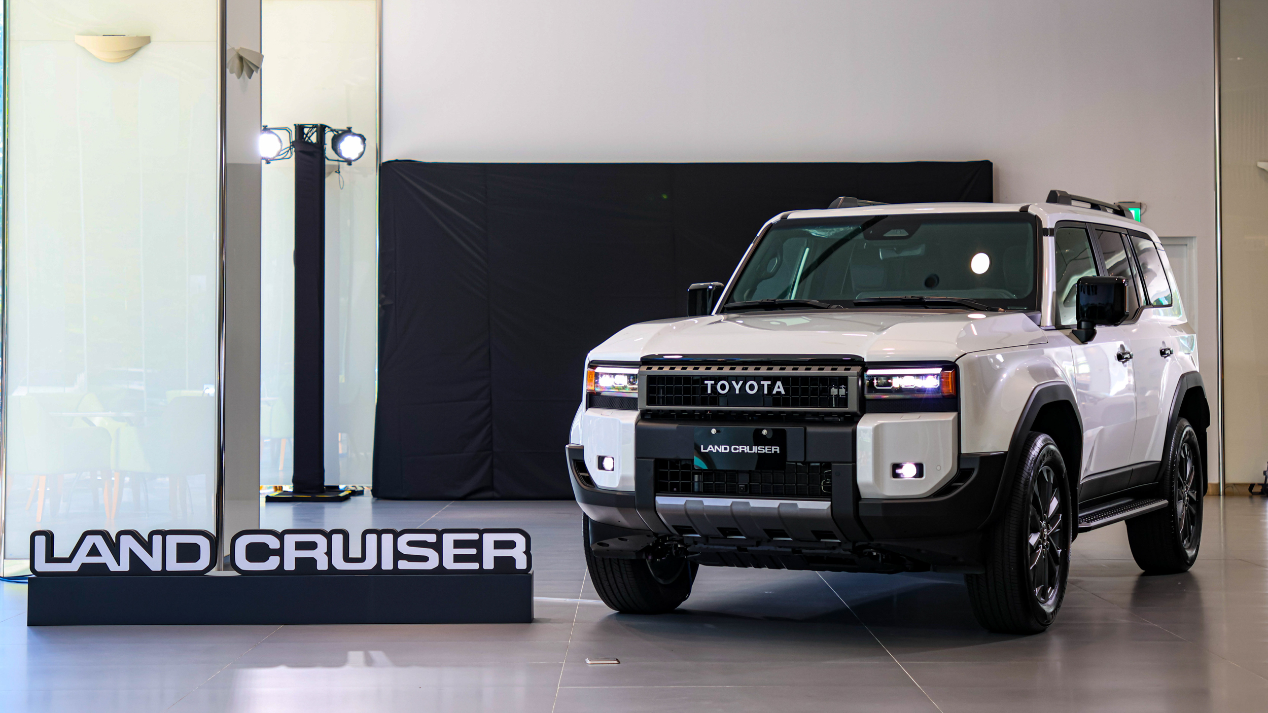 TOYOTA LAND CRUISER 實車抵台，限量百台逐步安排車輛交付作業！