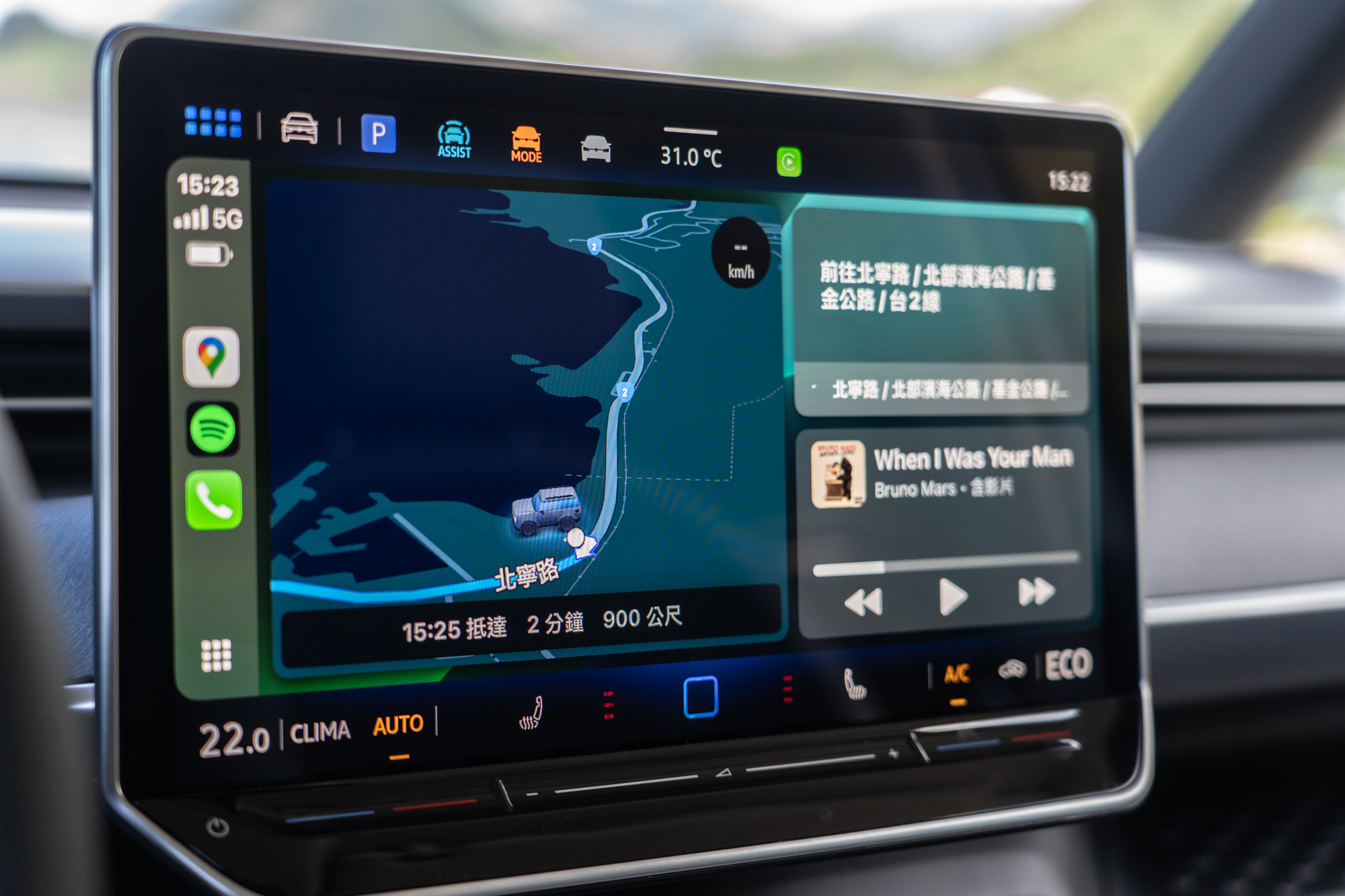 車機為 Discover 12.9 吋多媒體鏡面觸控主機。