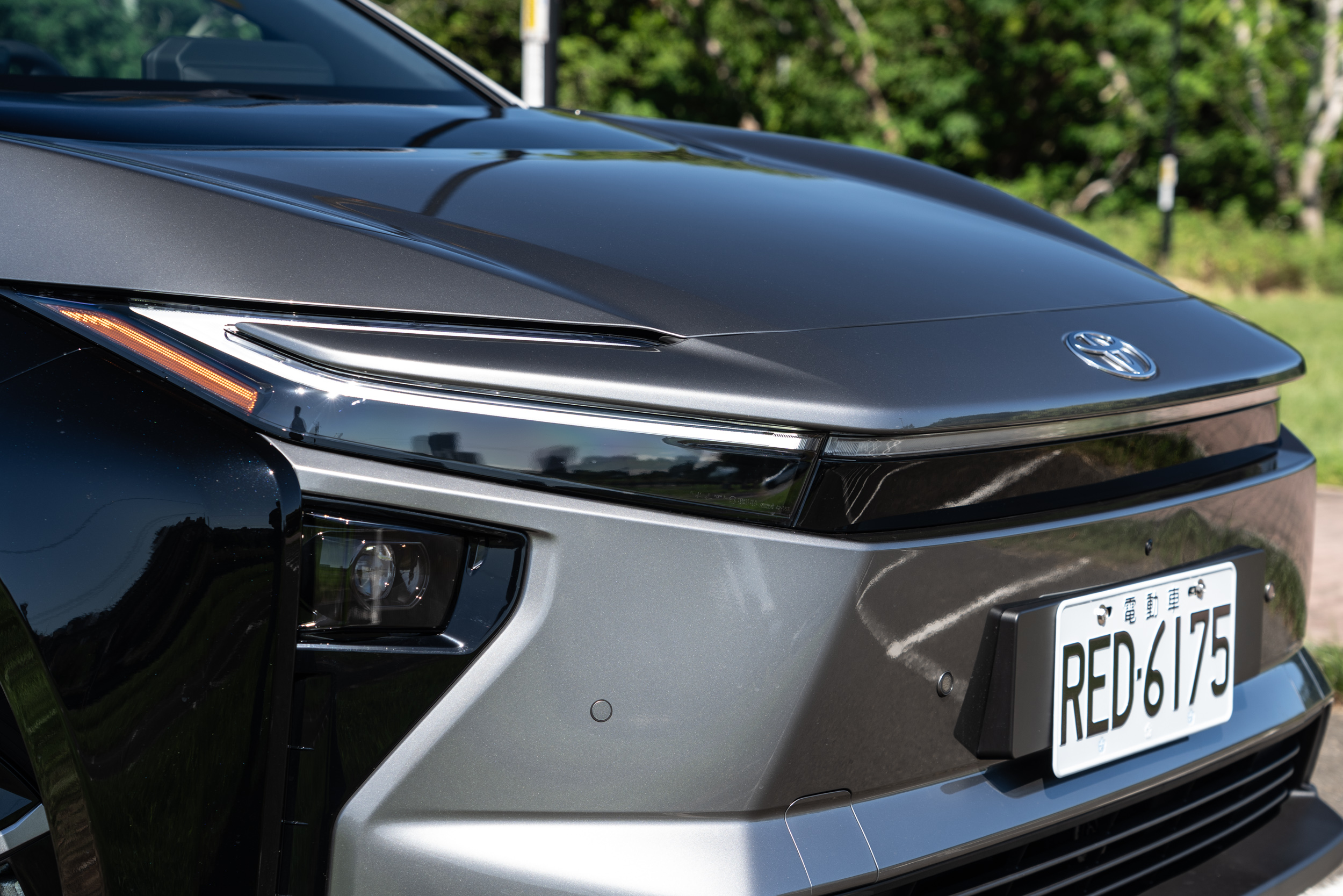 車頭換上Hammerhead設計加上具備AHS智慧型遠光燈自動遮蔽系統功能的LED頭燈。