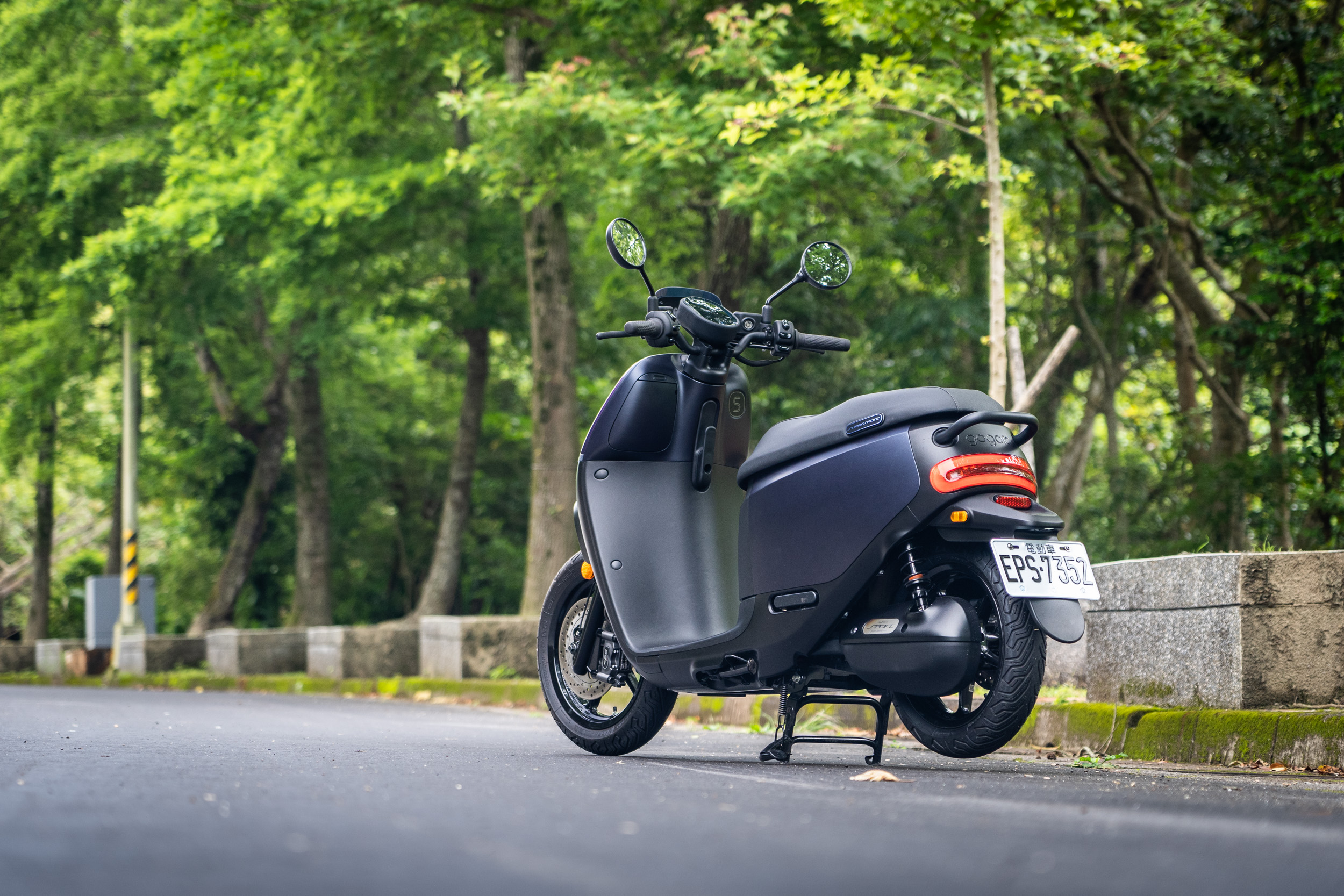 試駕車型為 Gogoro SuperSport ACE (ABS + TCS + LTE) 建議售價新台幣 115,980 元。