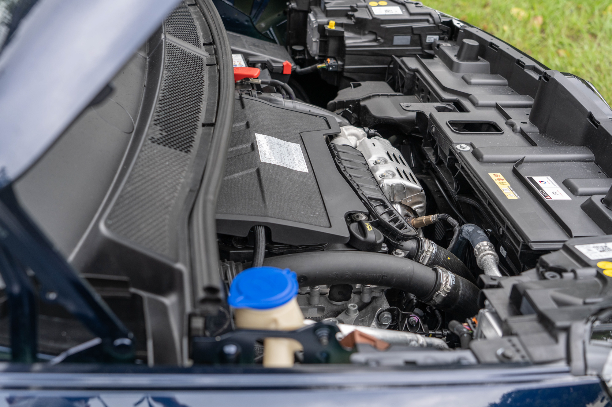 試駕的小改款 C5 Aircross 1.2L PureTech動力版本,具備 130bhp/230Nm 輸出表現,可提供相當輕盈與活潑的加速調性。