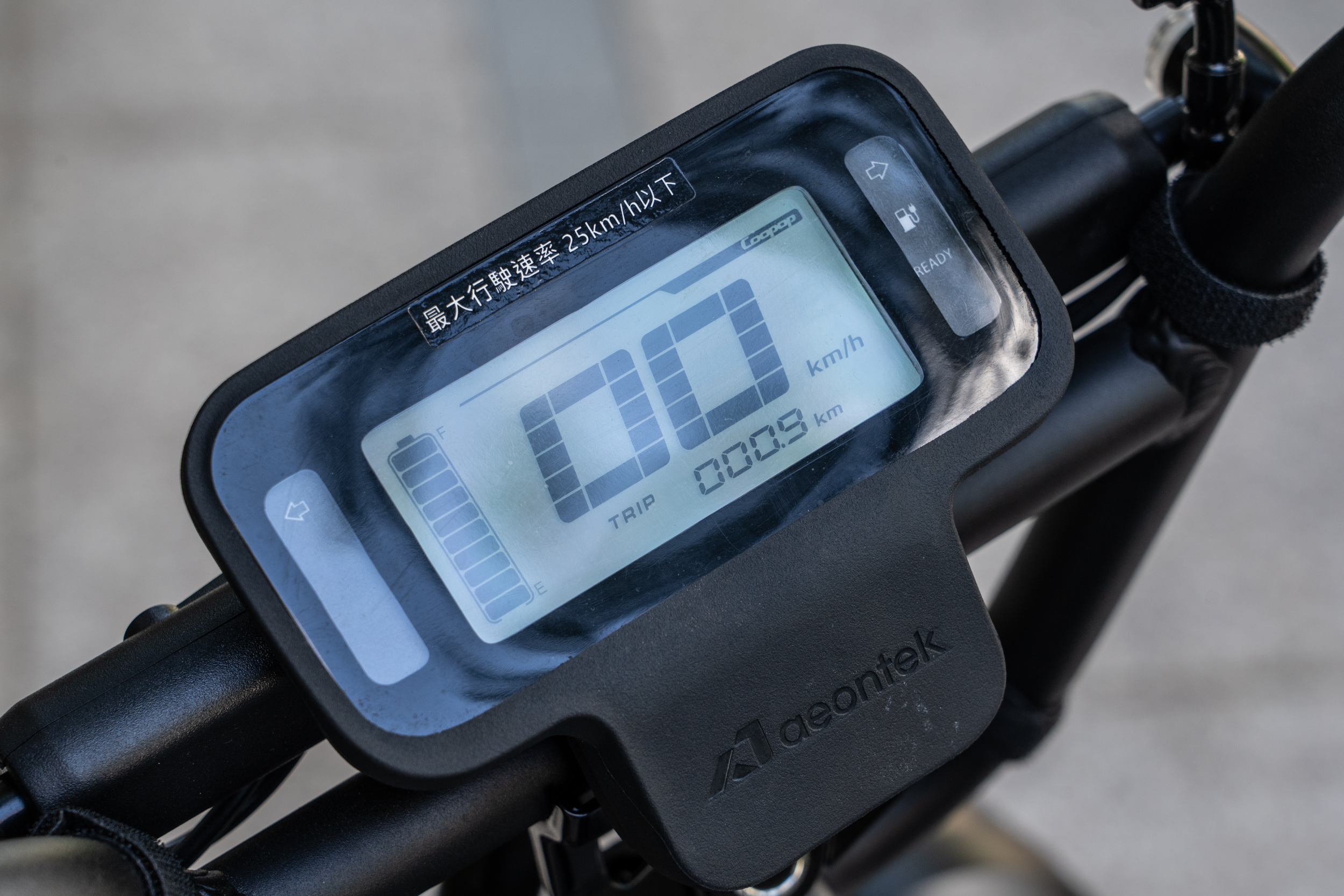 LCD多功能液晶儀表。