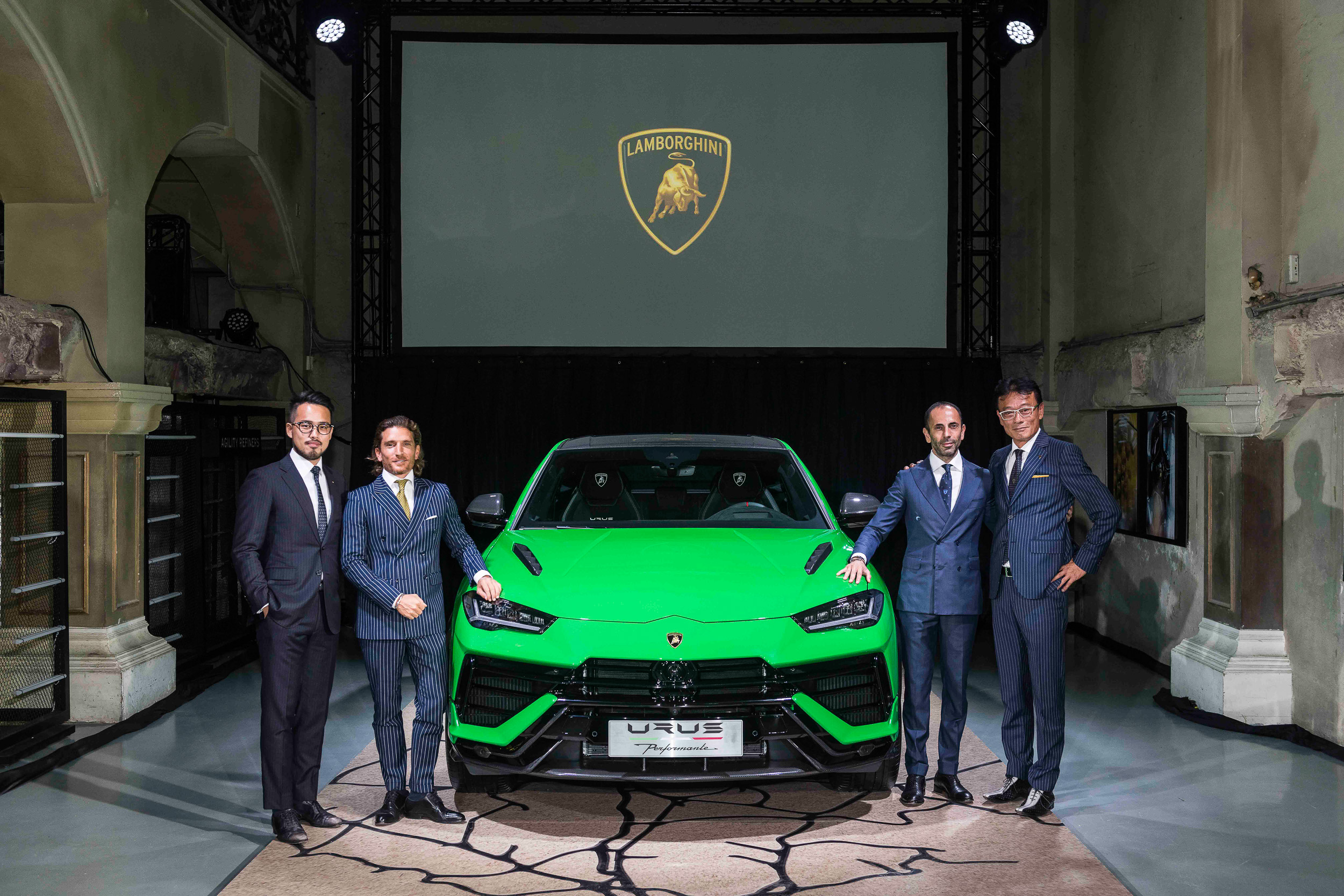 左至右為Lamborghini Taipei品牌代表趙志剛_Automobili Lamborghini亞太區銷售經理Raffaele Garribba_亞太區總監Francesco Scardaoni_Lamborghini Taipei總經理趙一葵