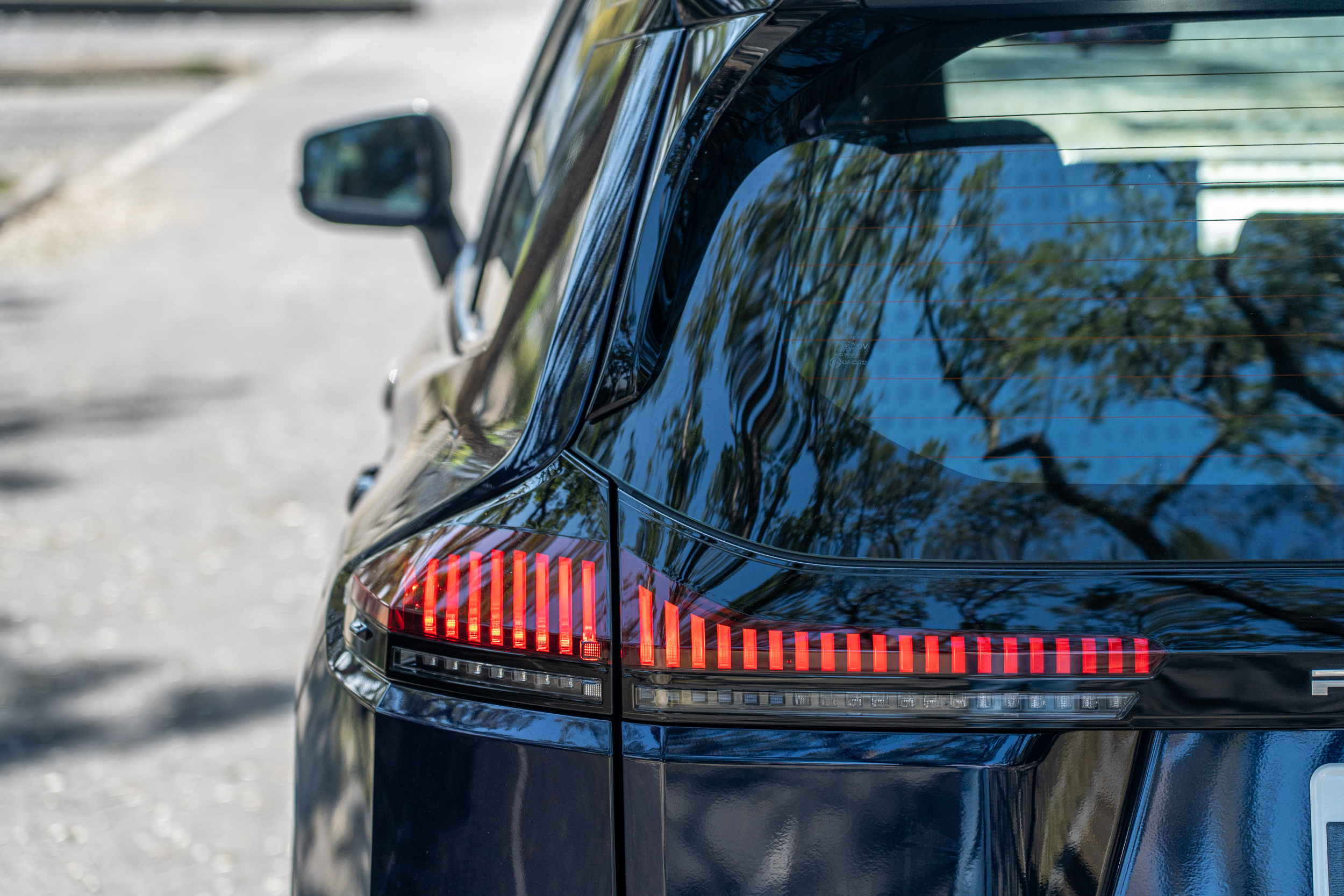 相當細膩且縝密的直列式燈型尾燈，質感表現不俗。