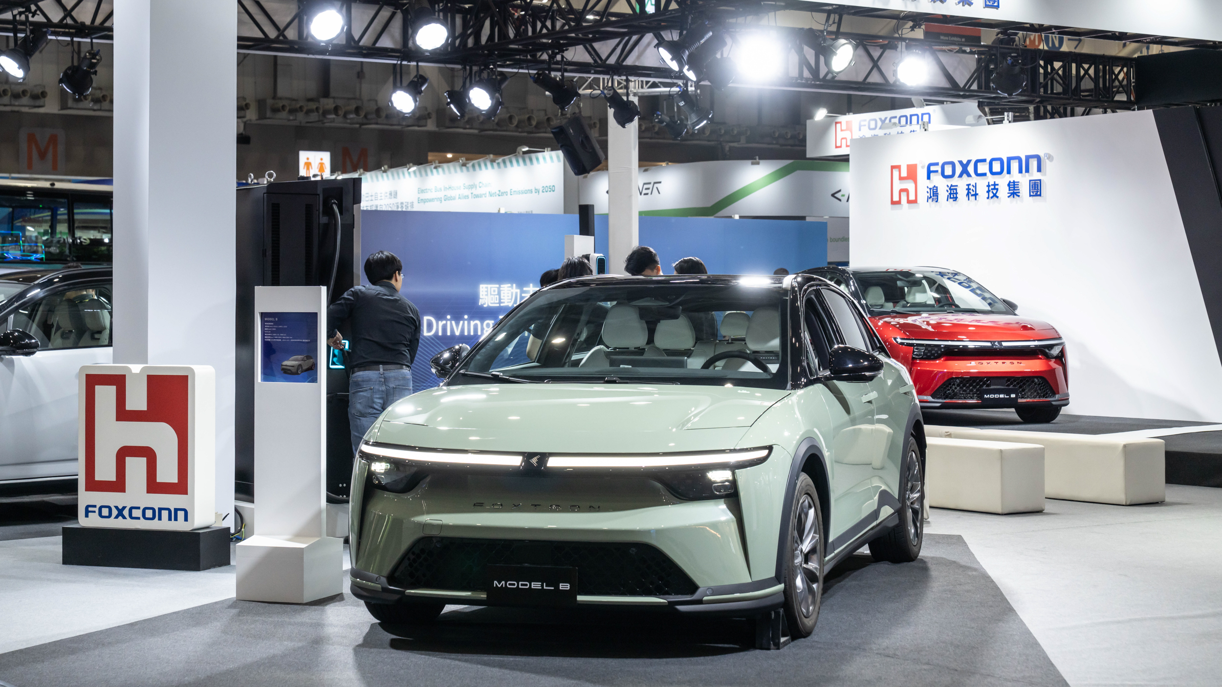 日本三菱汽車與鴻華先進簽署合作備忘錄！