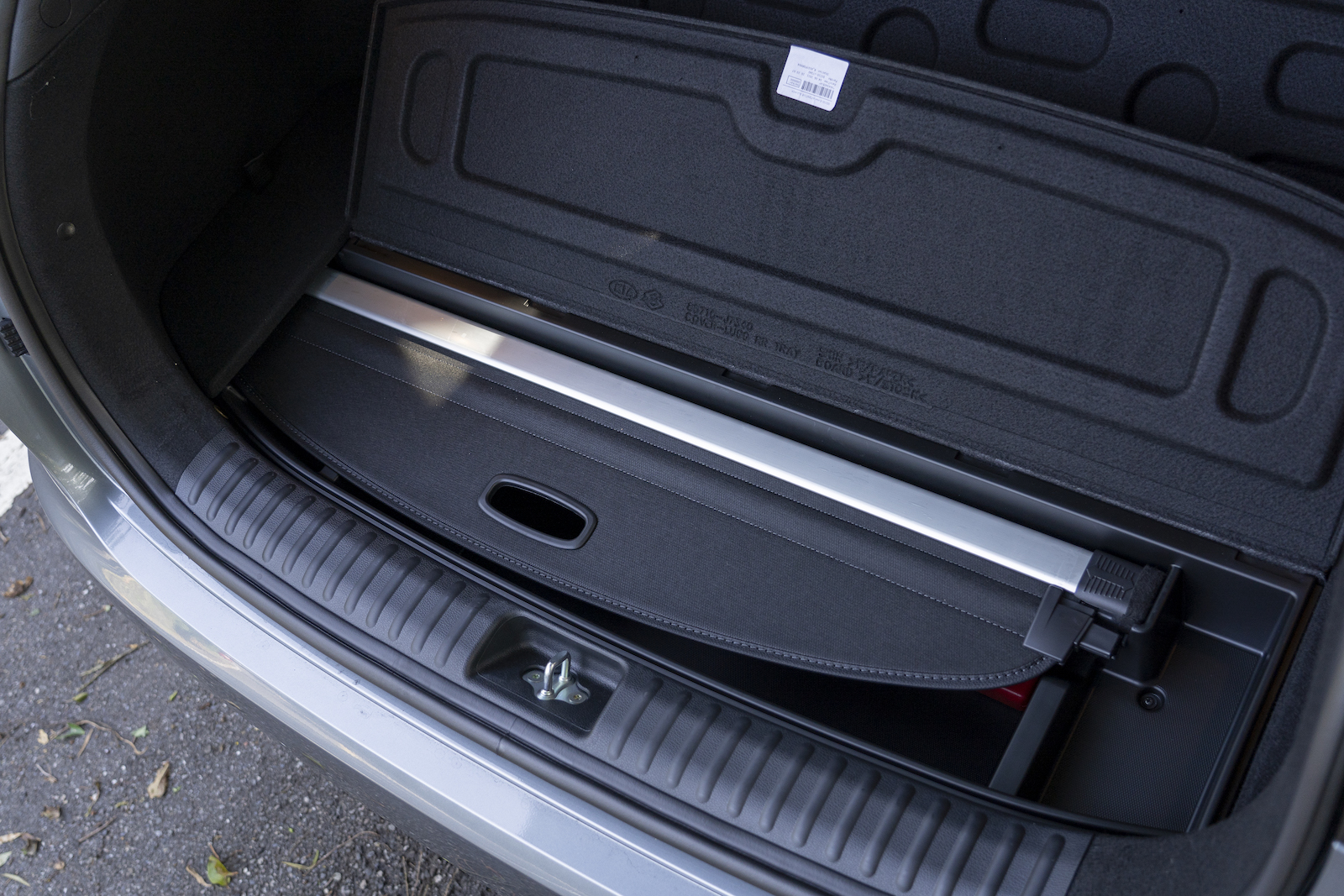 行李廂下有多處的置物空間，實用且具置物隱蔽性。