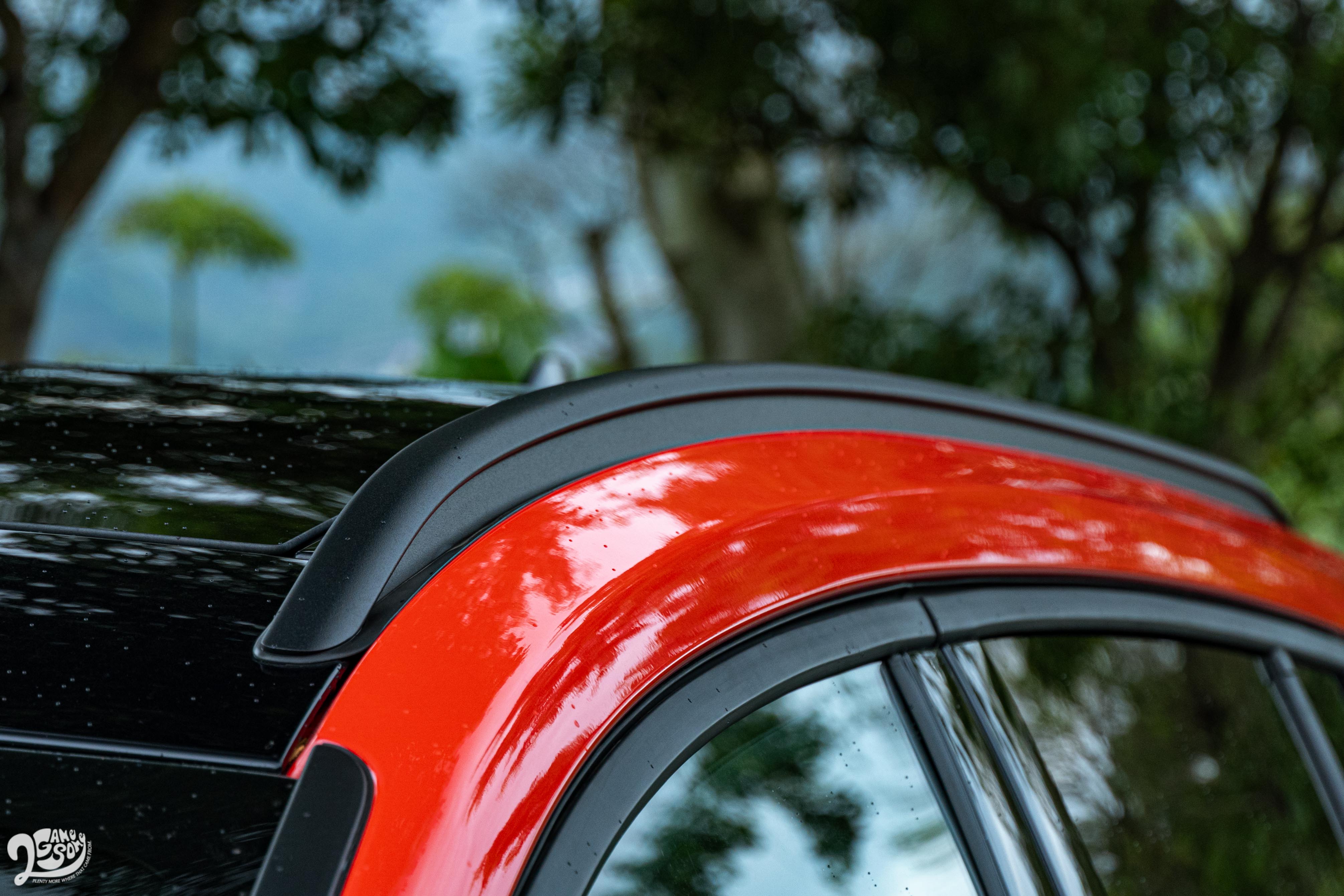 車頂行李架是 ST Wagon 專屬配備。