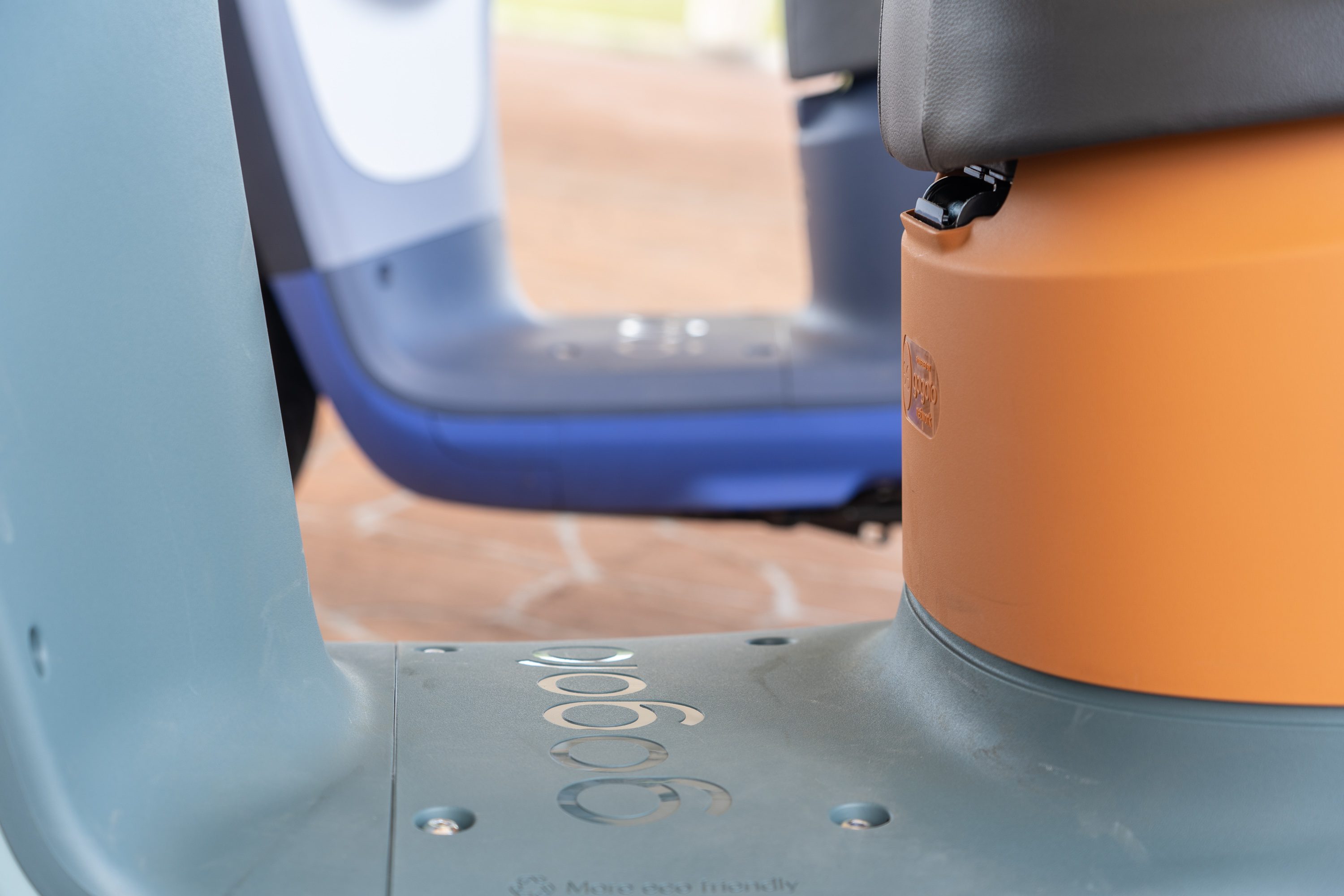 VIVA XL 與 VIVA MIX 腳踏空間相差 12mm。