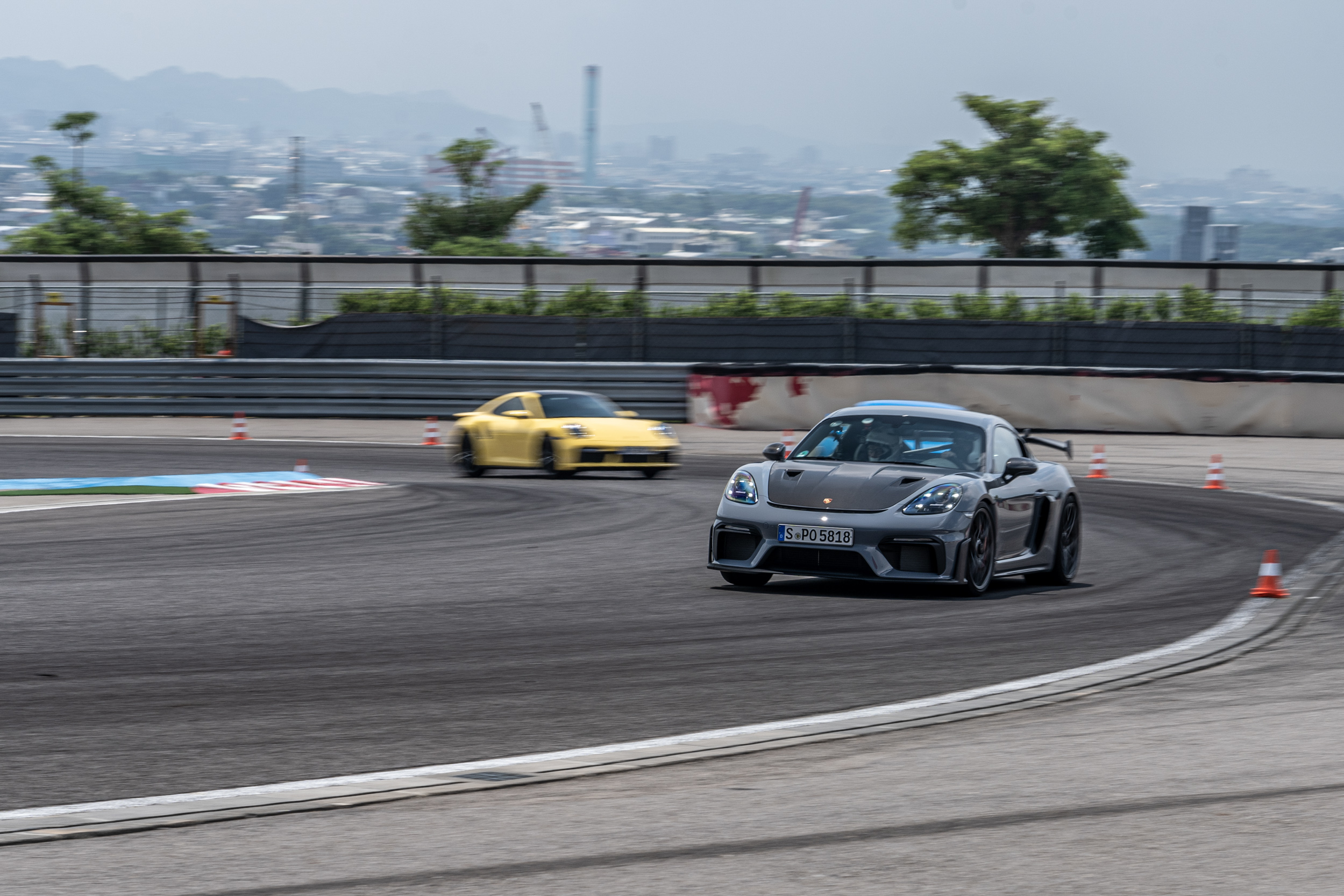 雖然主角是Cayman GT4 RS,但要論全場動力輸出最狂、加速最快的,莫過於是911 Turbo S了。