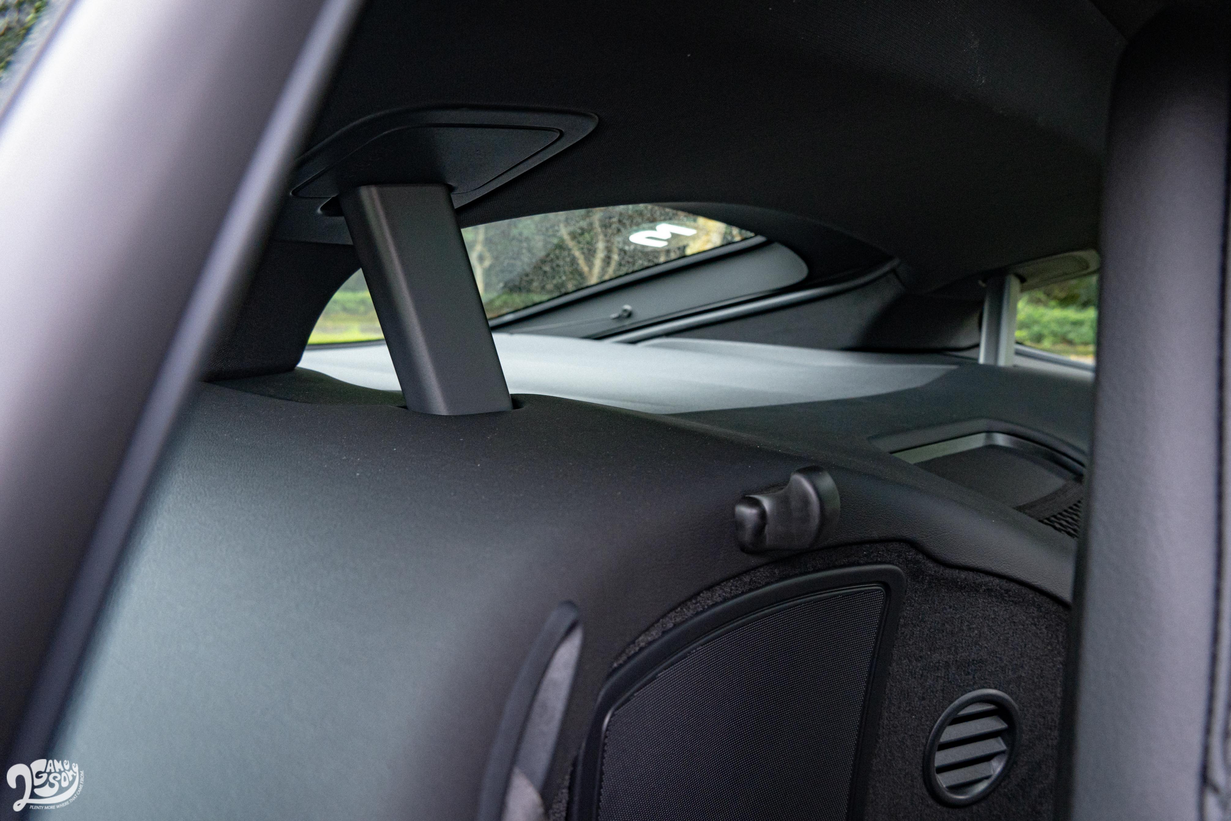 車身架構的外露於座艙內,卻成為最佳的特色與妝點。