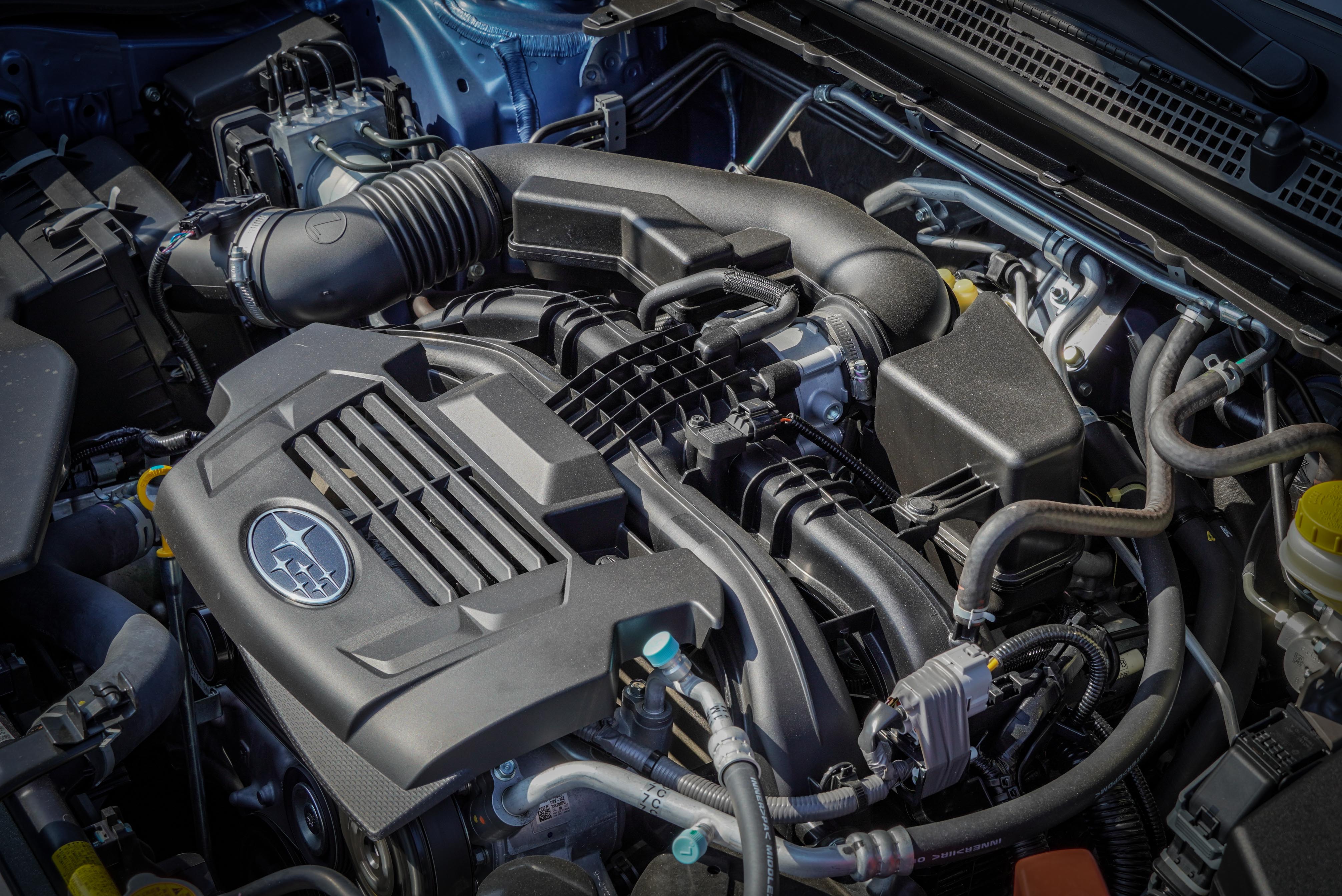 Subaru 獨特的自然進氣水平對臥四缸引擎出力表現為 156hp@6000rpm、20kgm@4000rpm。
