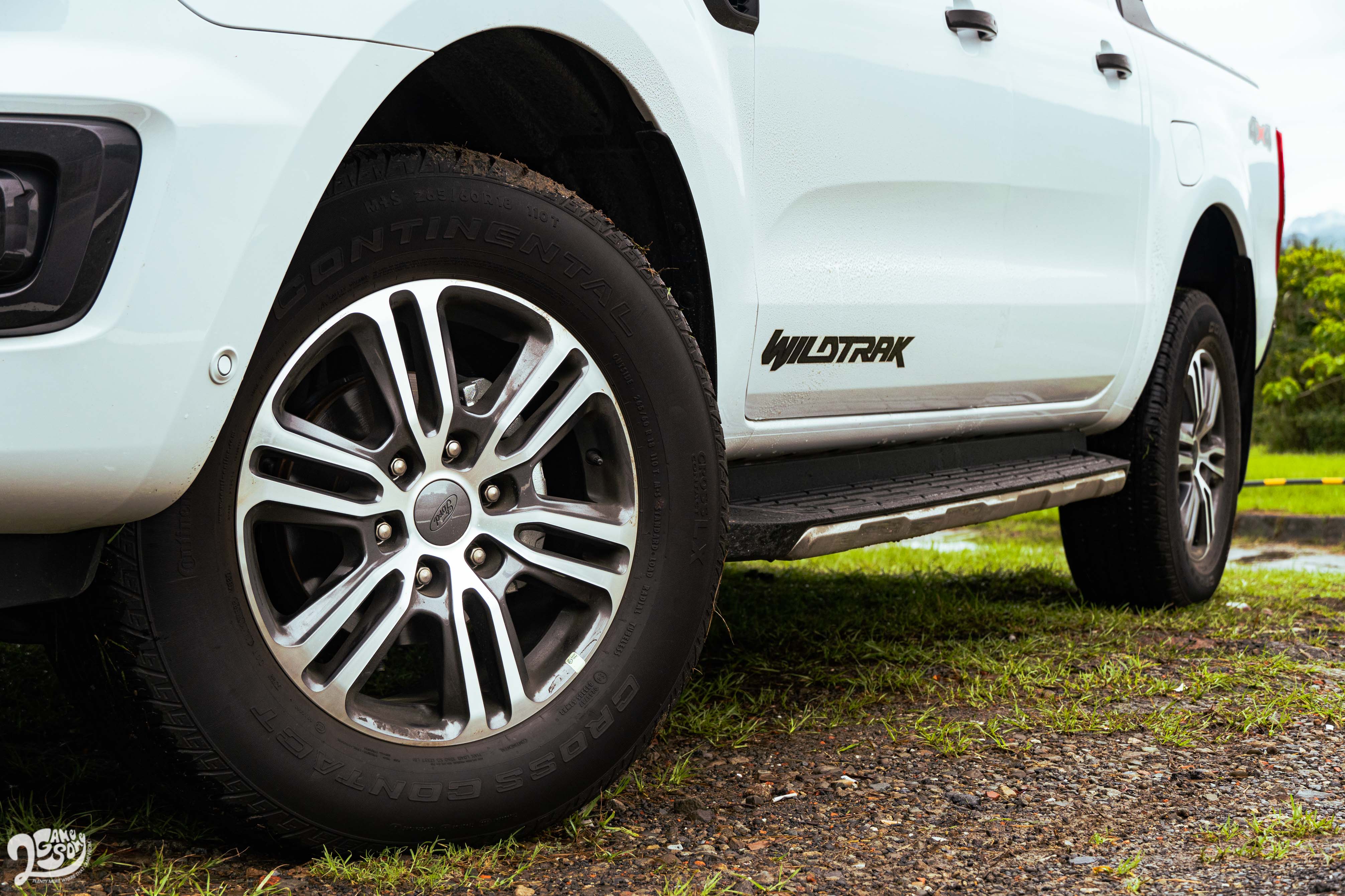 車系尺碼最大的 Wildtrak 18 吋輪圈。