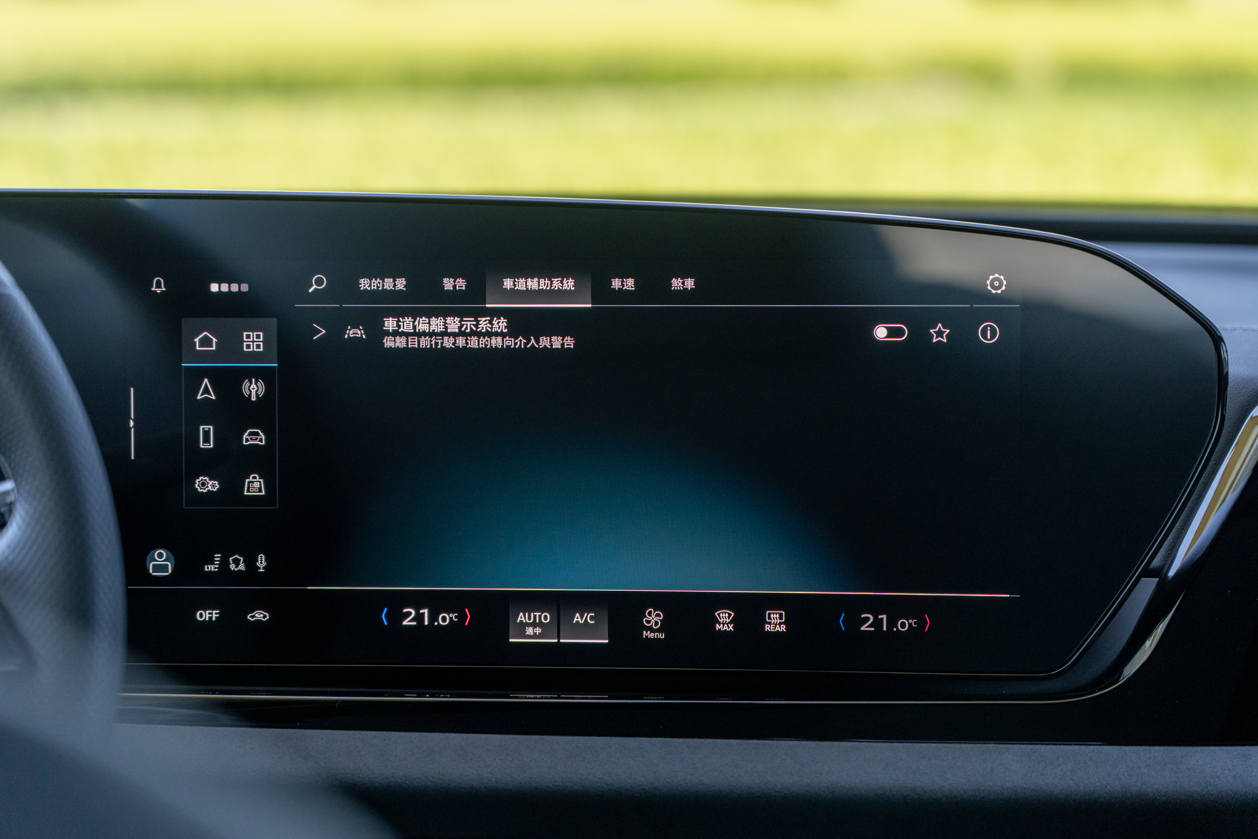 與 Q6 e-tron 一樣,半自動駕駛輔助系統獨缺車道置中。