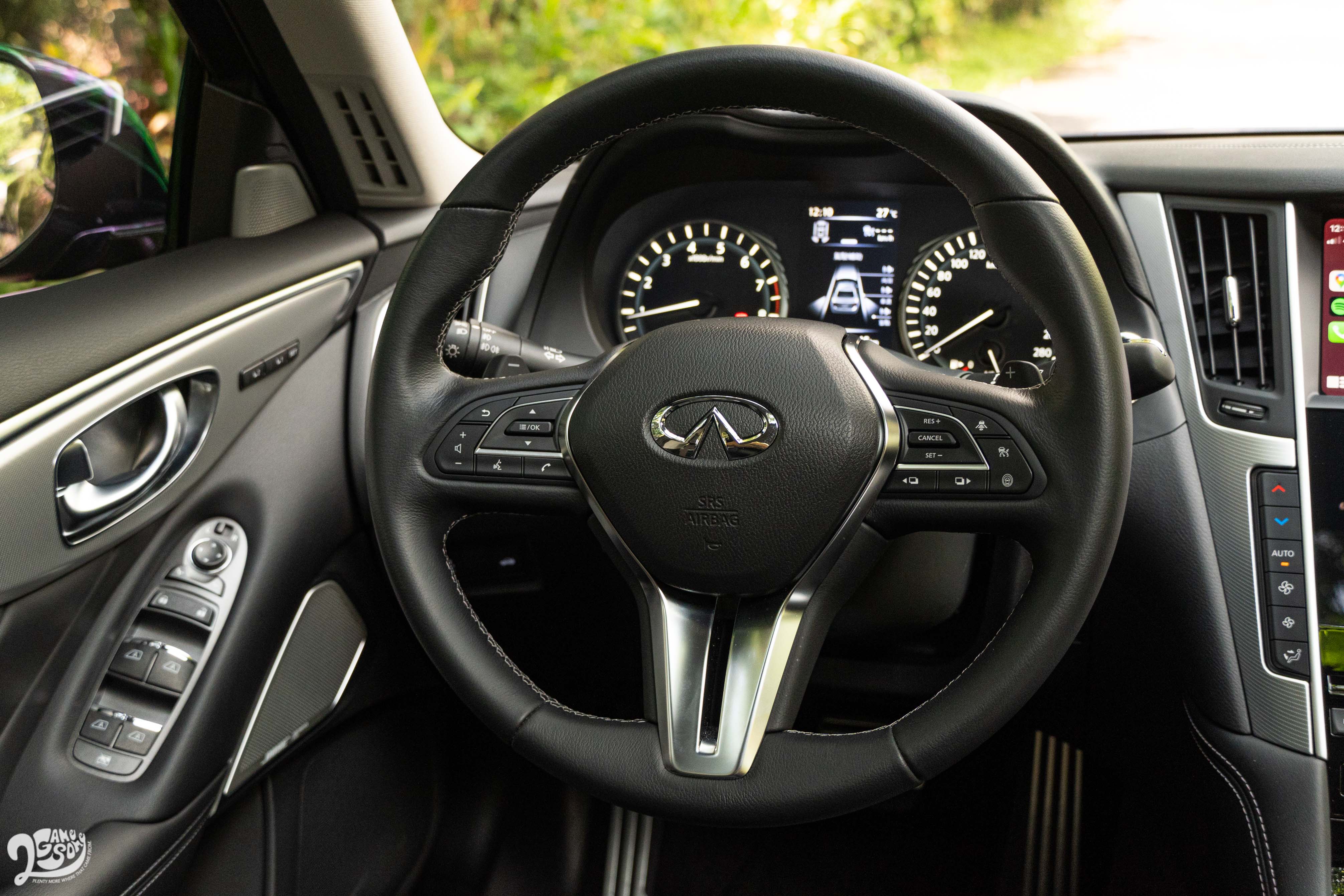 真皮方向盤全車系標配。