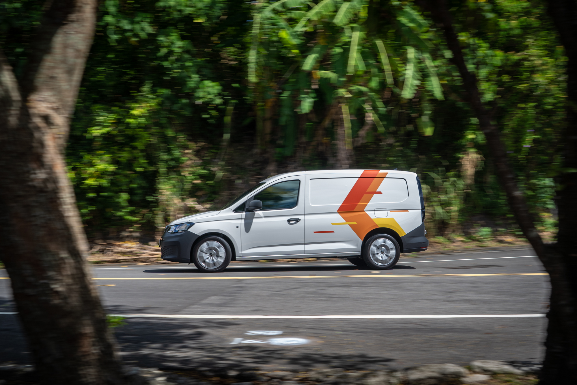 透過懸吊系統的改良,空車時的舒適度也保有一定水準。