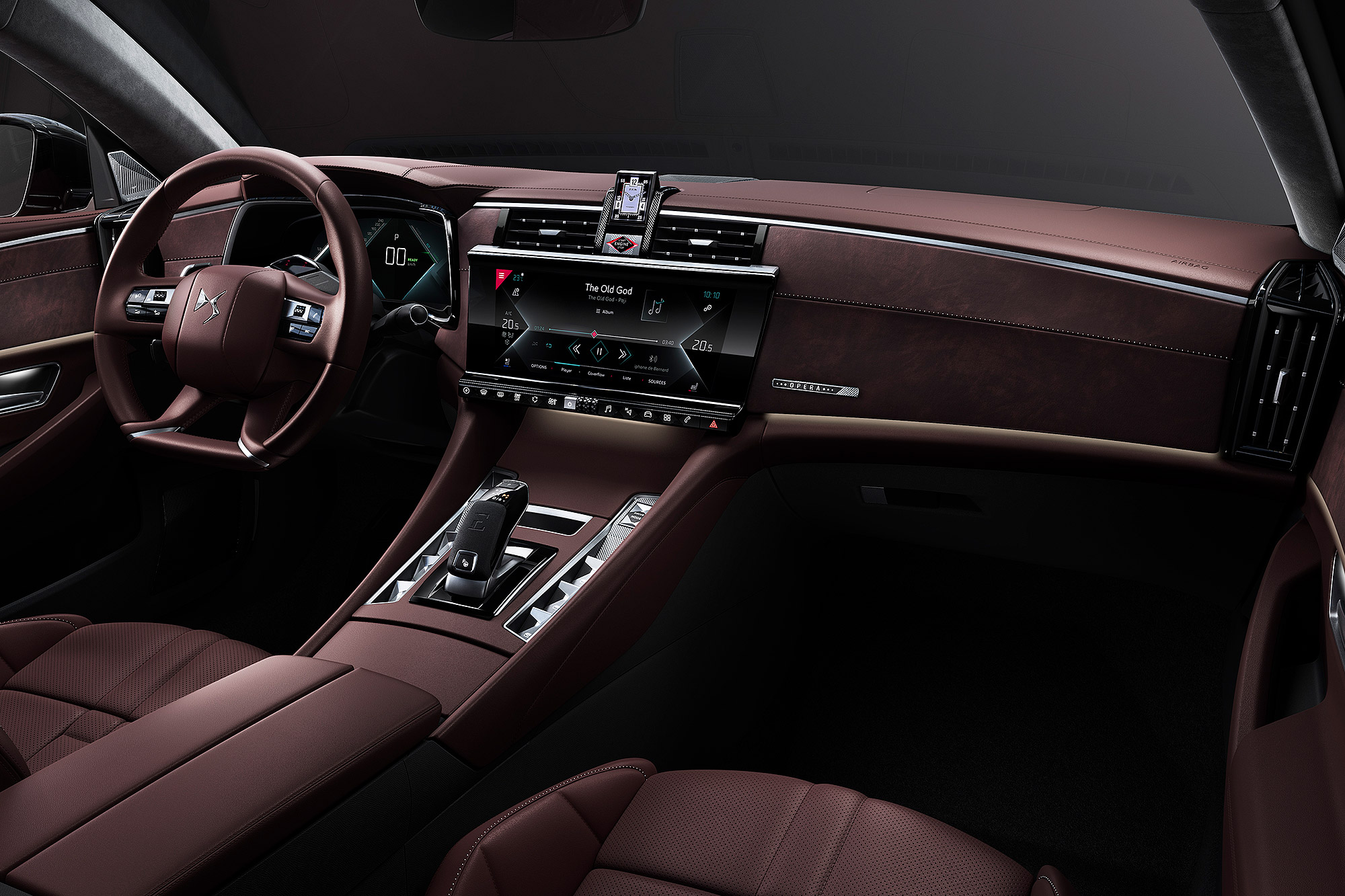 座艙內部導入 DS Automobiles 品牌的設計元素。