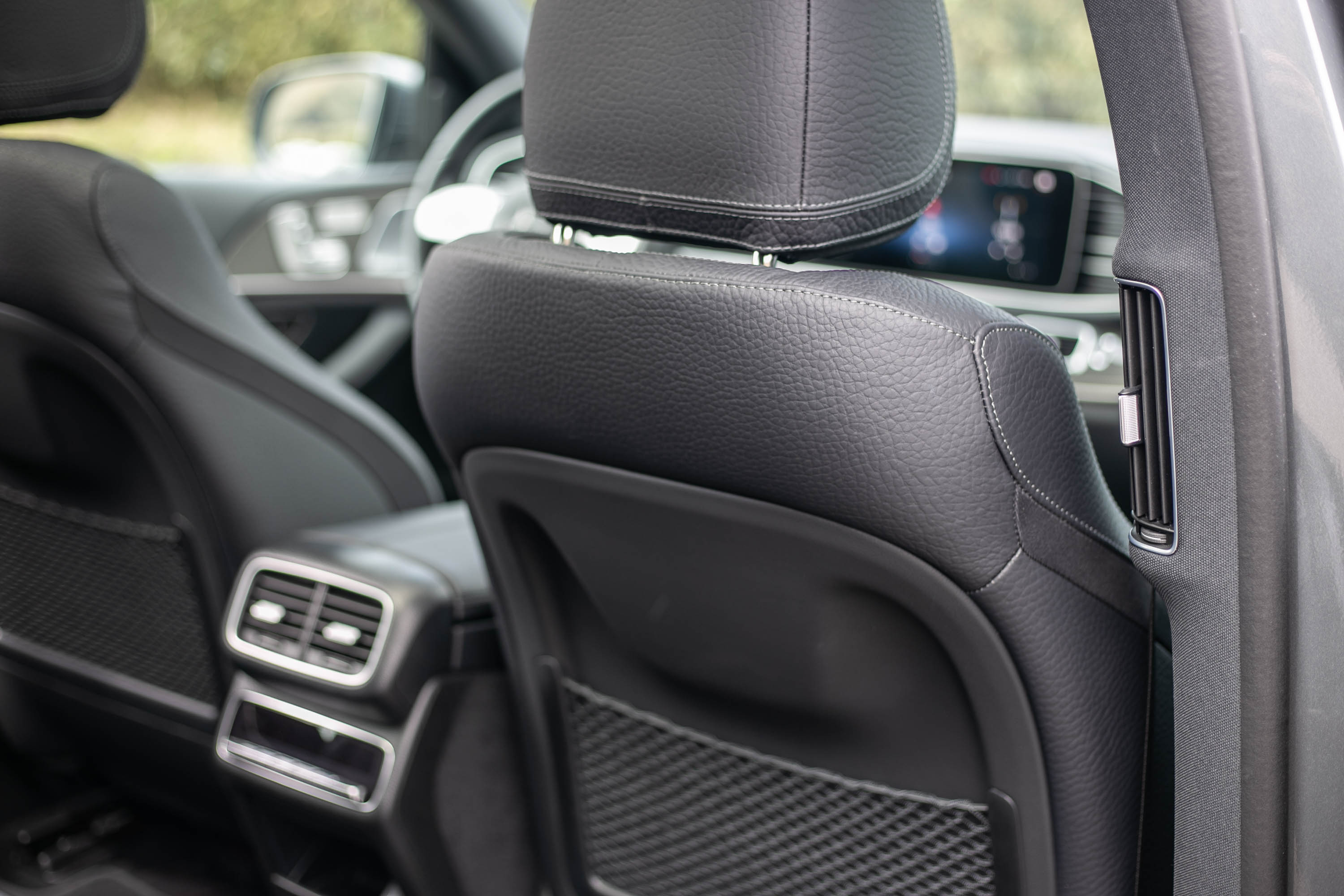 從此角度可以看見第二排具備四個空調出風口。