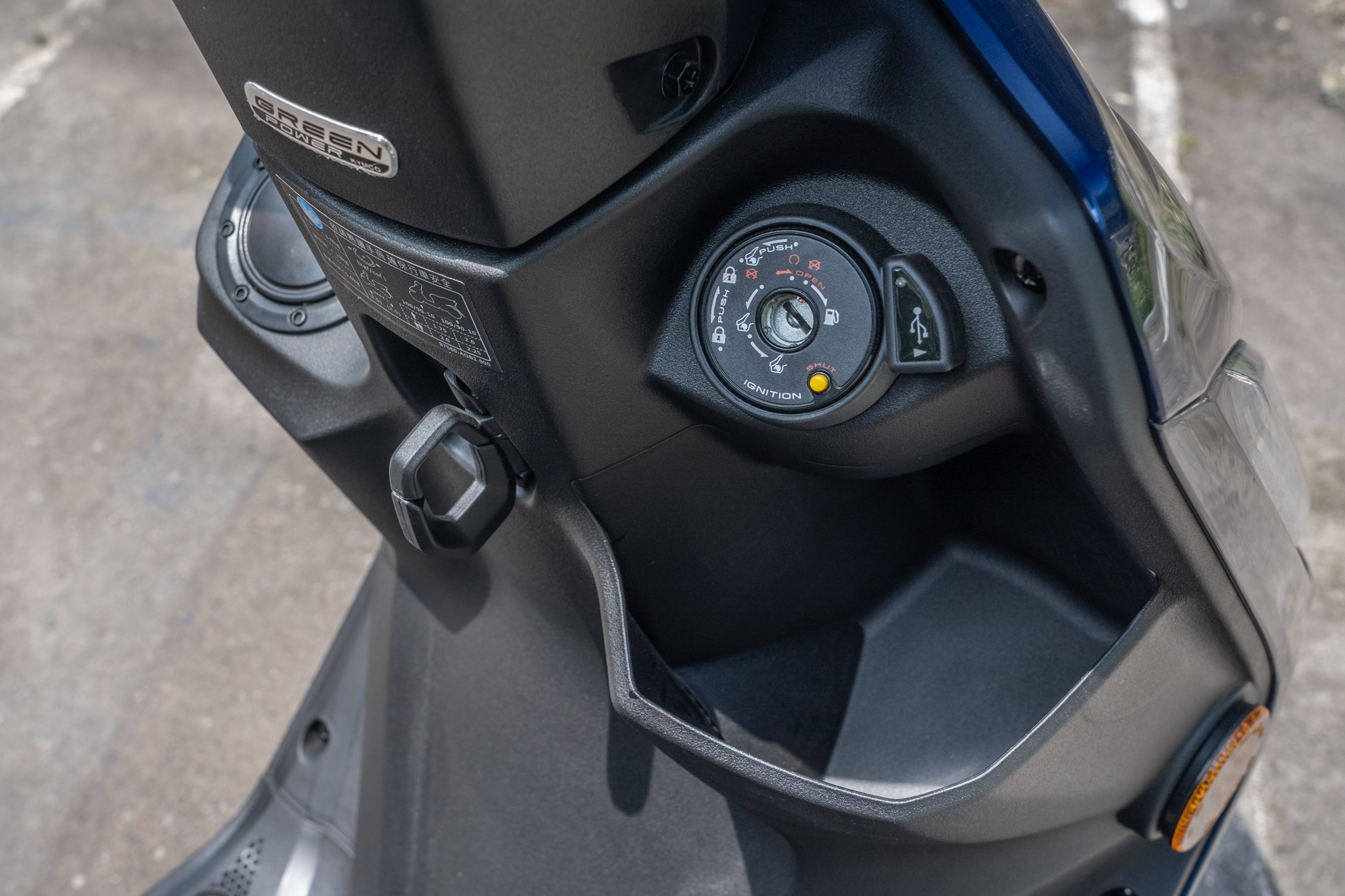 整合於多功能龍頭鎖一旁的 5V 充電插座。