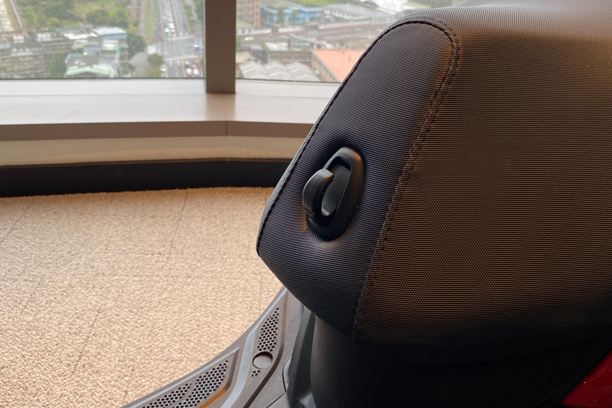 USB外接電源與坐墊前隱藏掛鉤,都是提升用車便利性的貼心設計,這些也是新迪爵所缺乏的配備。