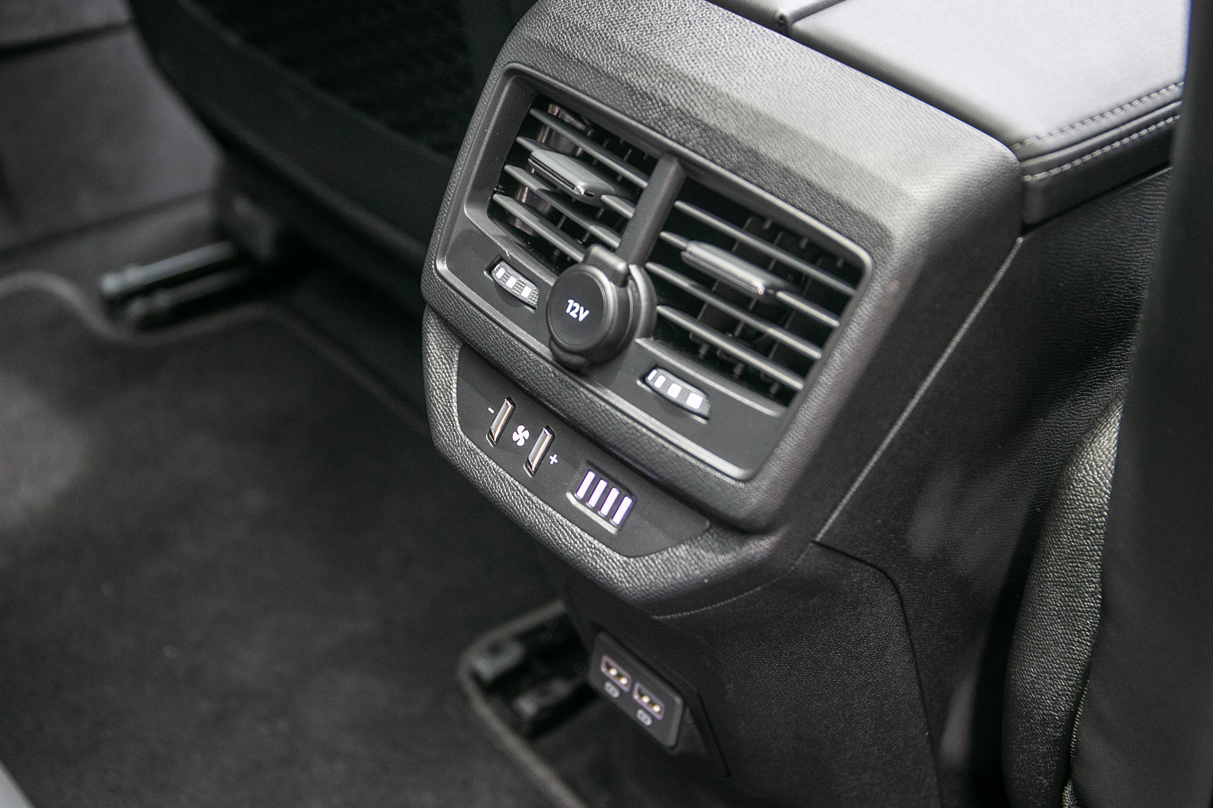 第二排具備獨立空調出風口。