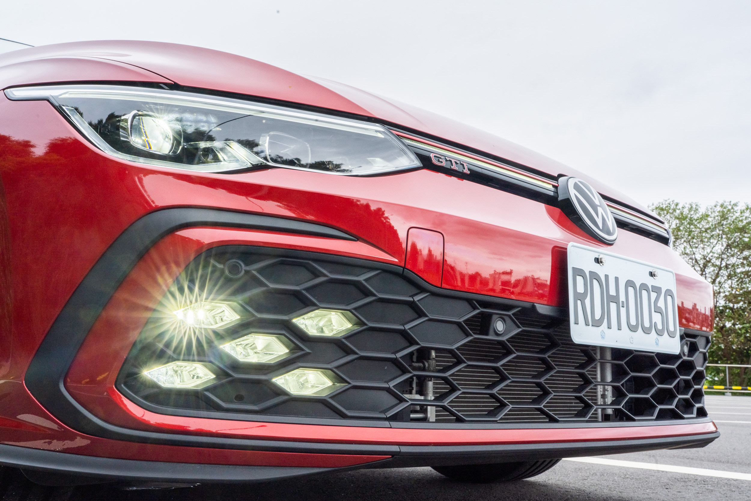 「X」型 LED 前霧燈也相當具辨識度。