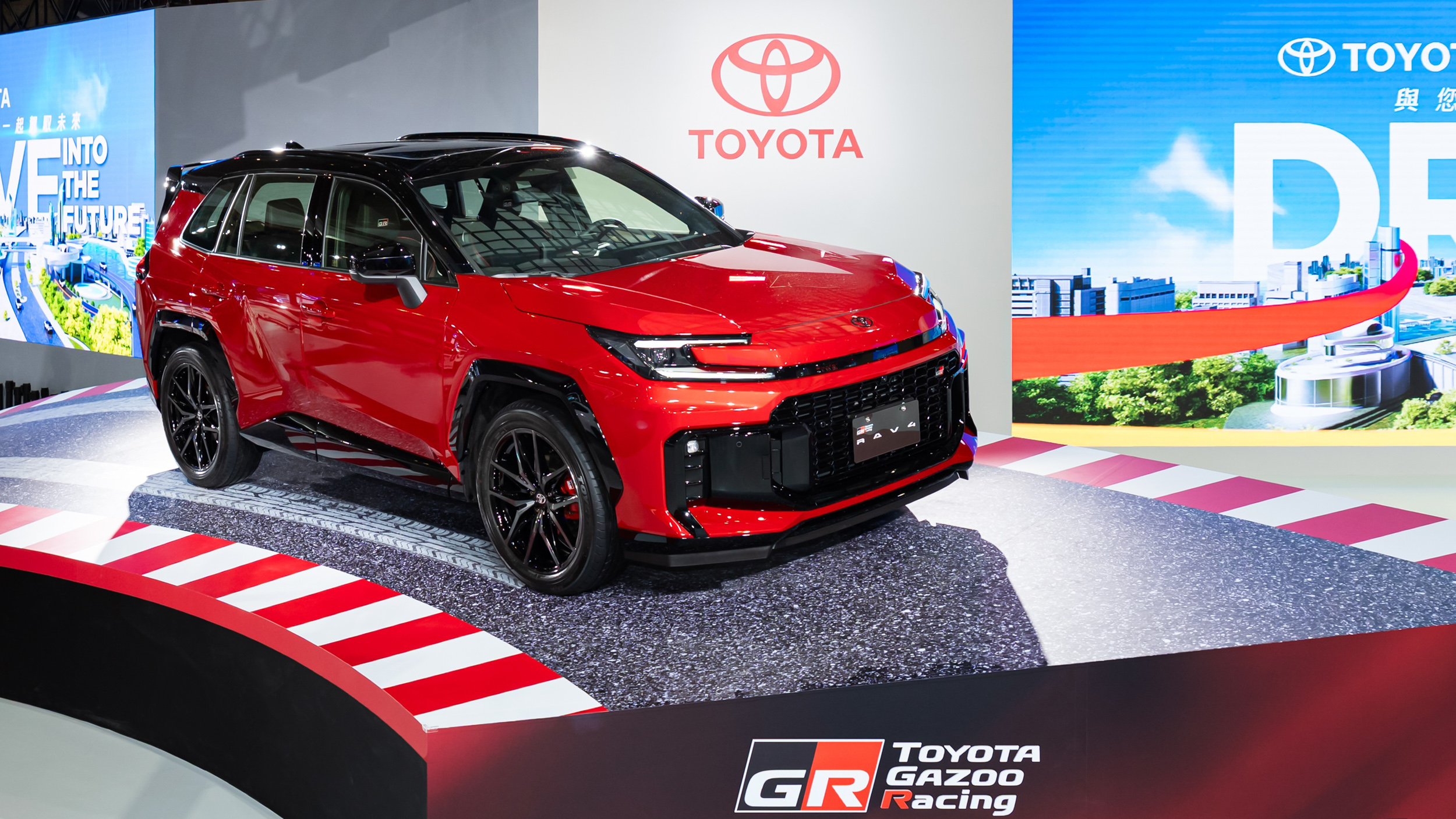 2026 台北車展 Toyota 六代目 RAV4 現身、Urban Cruiser 127 萬正式發表上市！