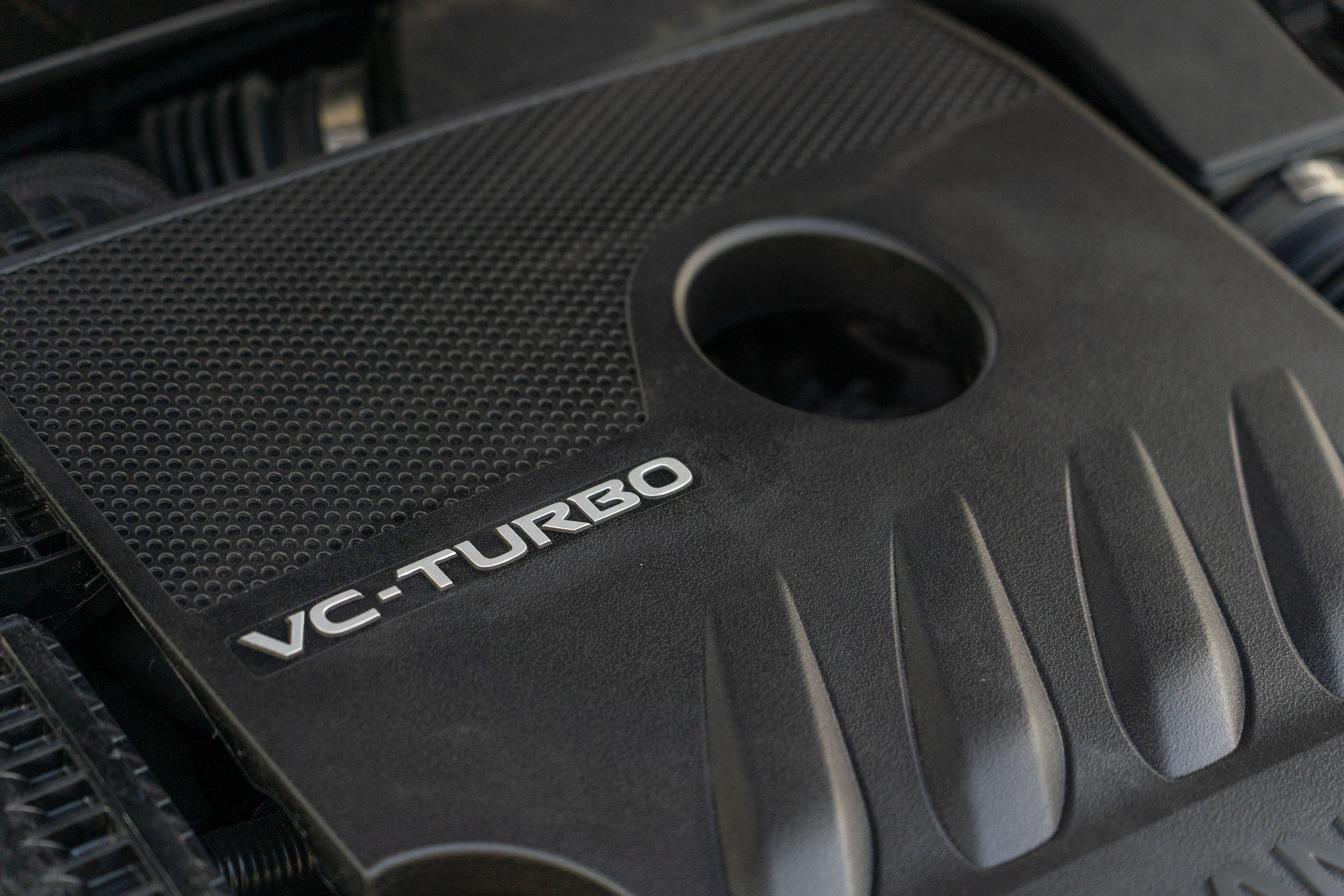 引擎與改款前相同，為 2.0 升直列四缸 VC-Turbo 機種。