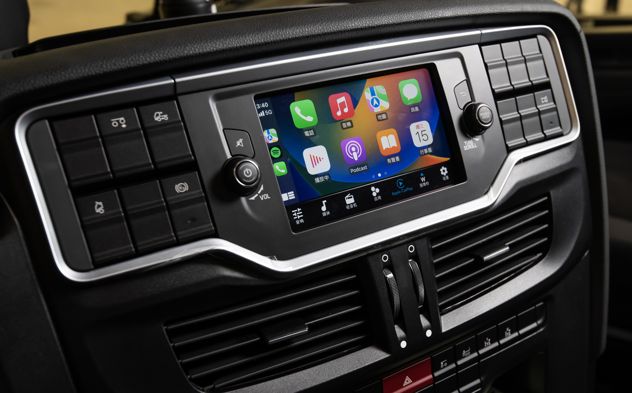 AppleCar Play 手機整合功能及影音系統。