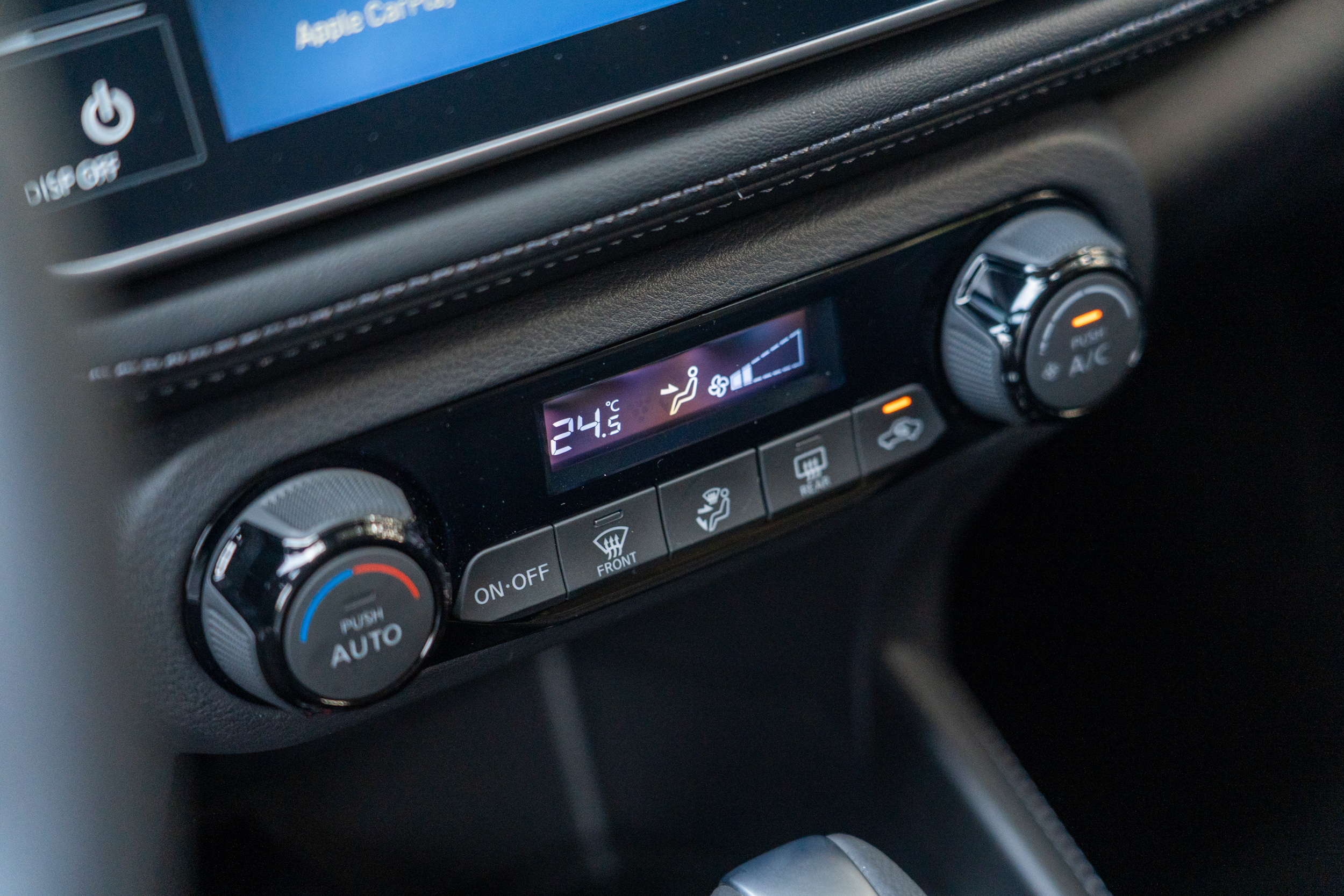 標配恆溫空調系統。